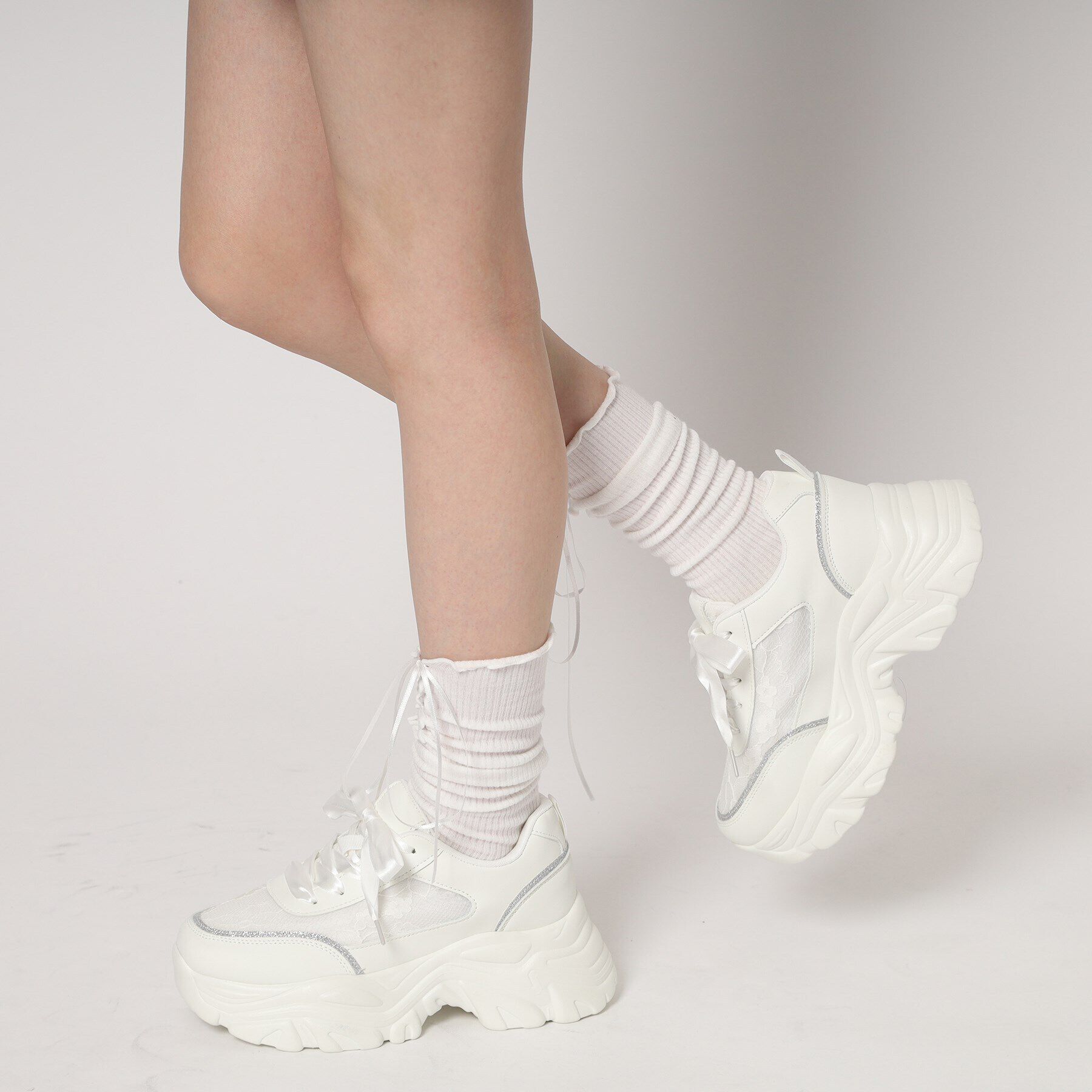 csT&P「厚底パール調付きレーススニーカー」|スニーカー|