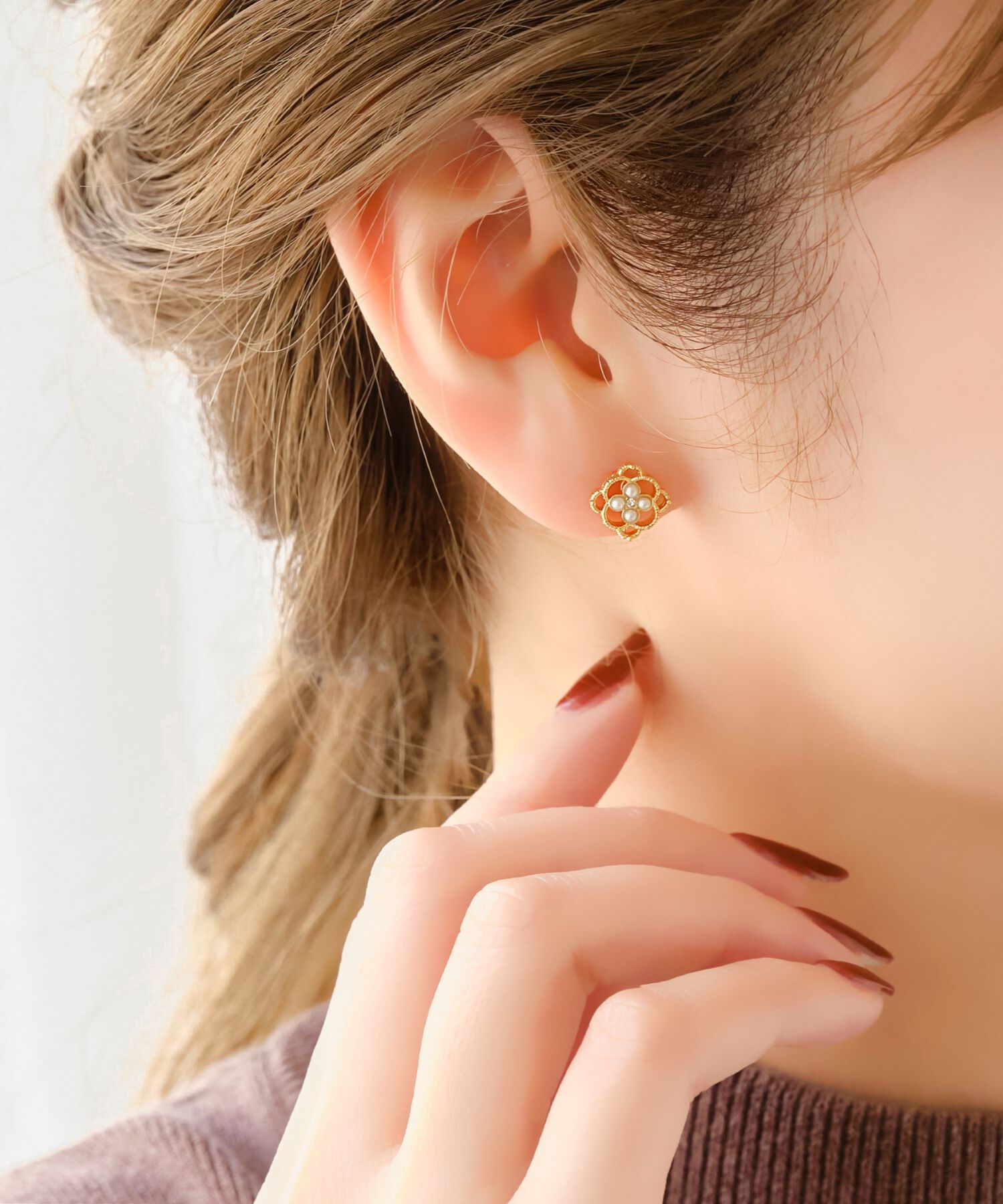 Phoebe「【痛くないシリーズ/金属アレルギー対応】アンティークパターンライトフィットイヤリング　ゴールド」|イヤリング|ゴールド