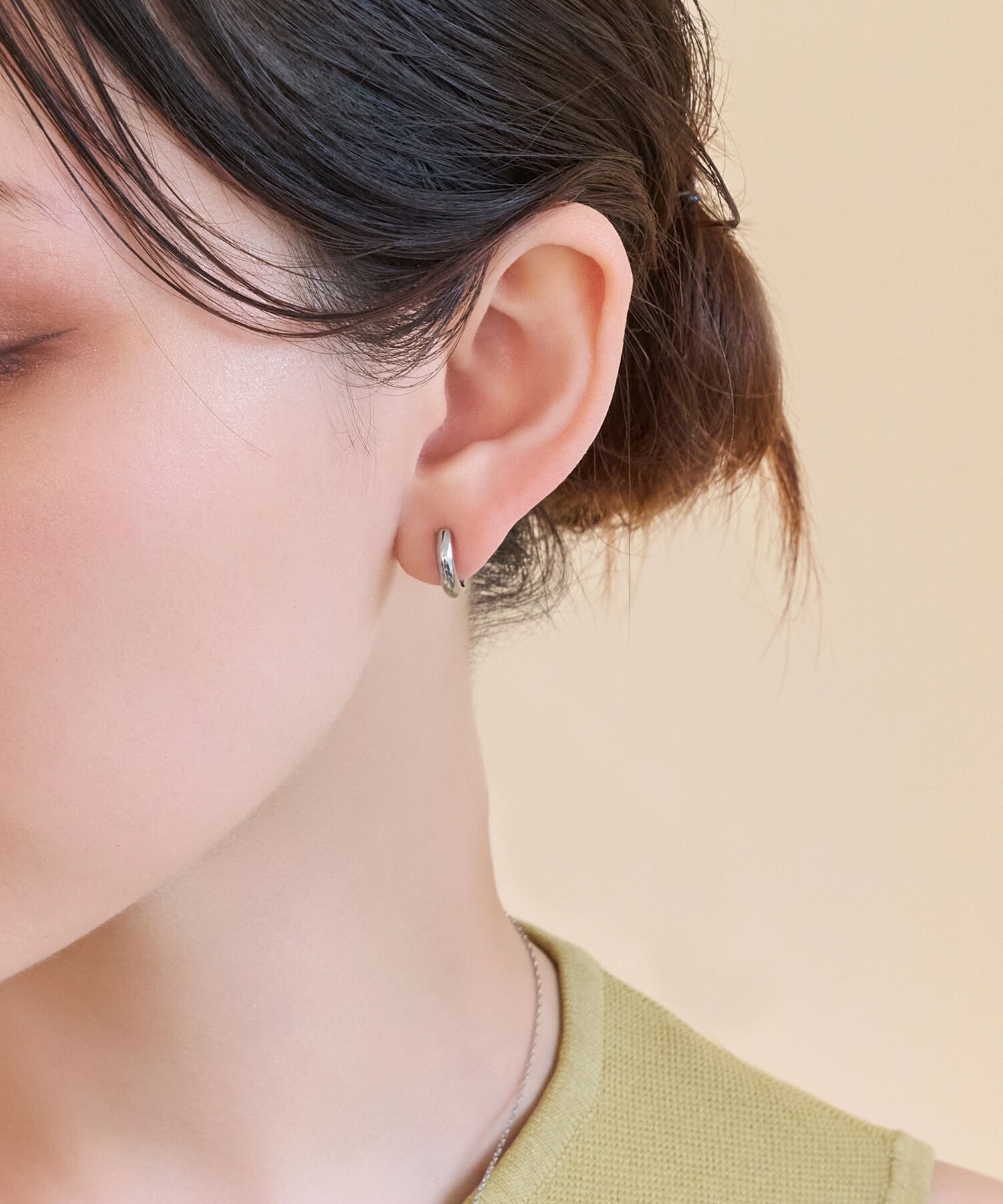 Phoebe「【痛くないシリーズ/金属アレルギー対応】ミニマルストレートフープライトフィットイヤリング　シルバー」|イヤリング|