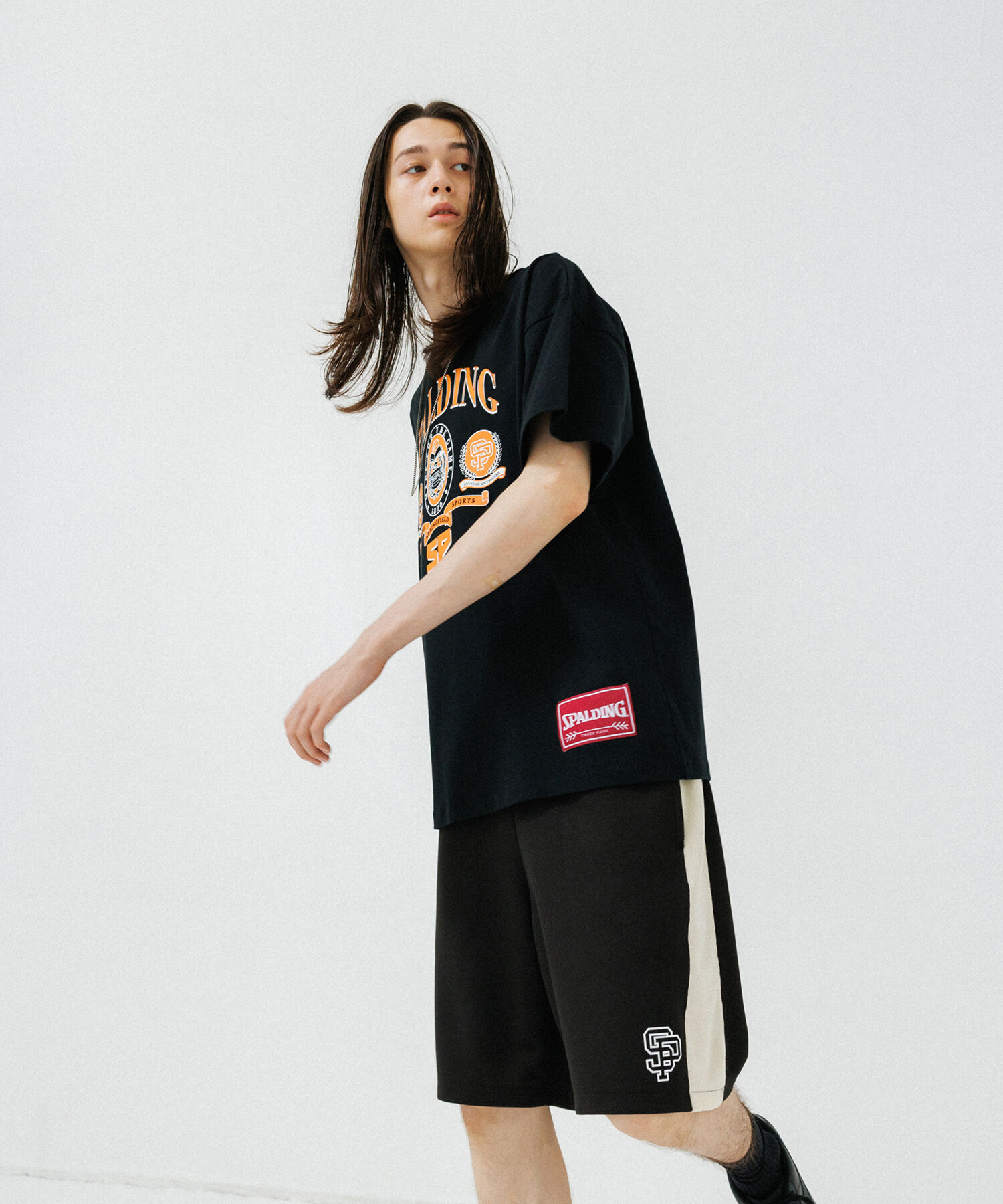 ADAM ET ROPE'「《別注》【SPALDING/スポルディング】COLLEGE BASKETBALL CLUB LIKE DESIGN TEE / UNISEX」|Tシャツ・カットソー|