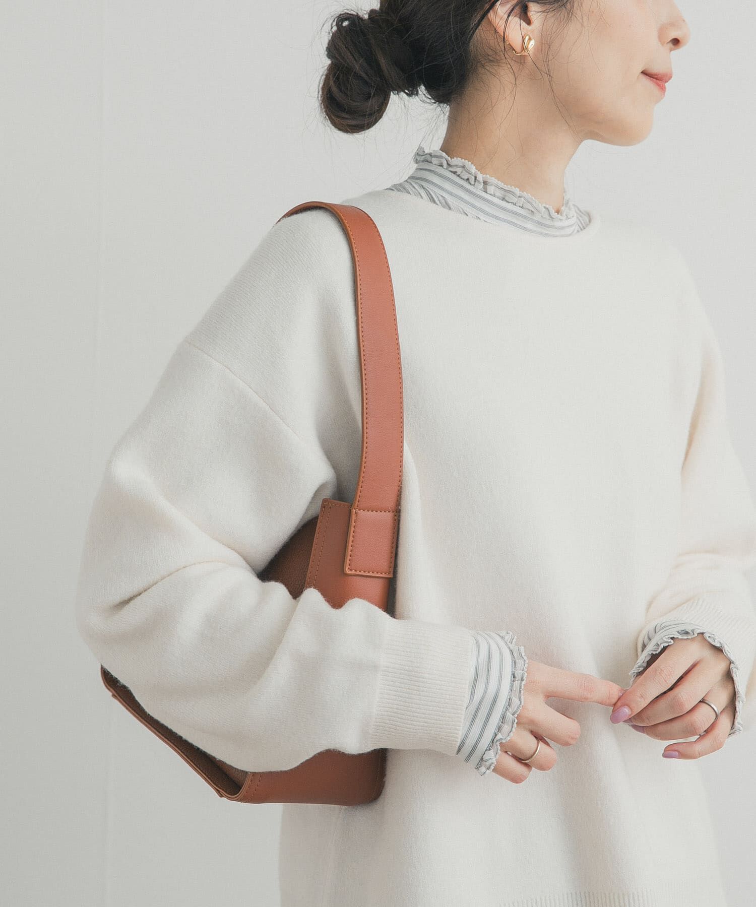 URBAN RESEARCH DOORS「ピンタックフリルスタンドカラーブラウス」|シャツ・ブラウス|