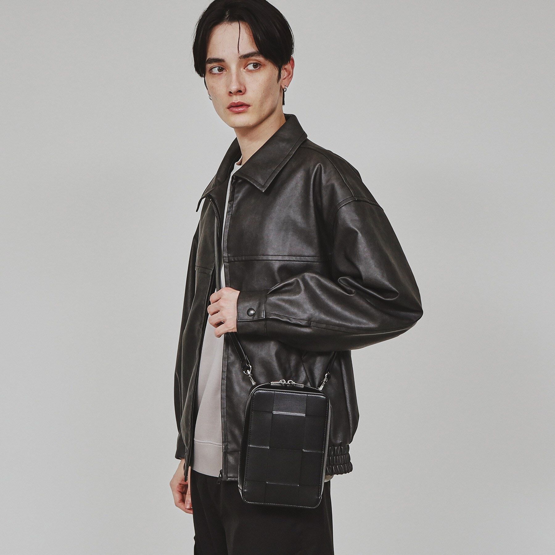 tk.TAKEO KIKUCHI「イントレ縦型ショルダー」|ショルダー・メッセンジャー|ブラック(019)