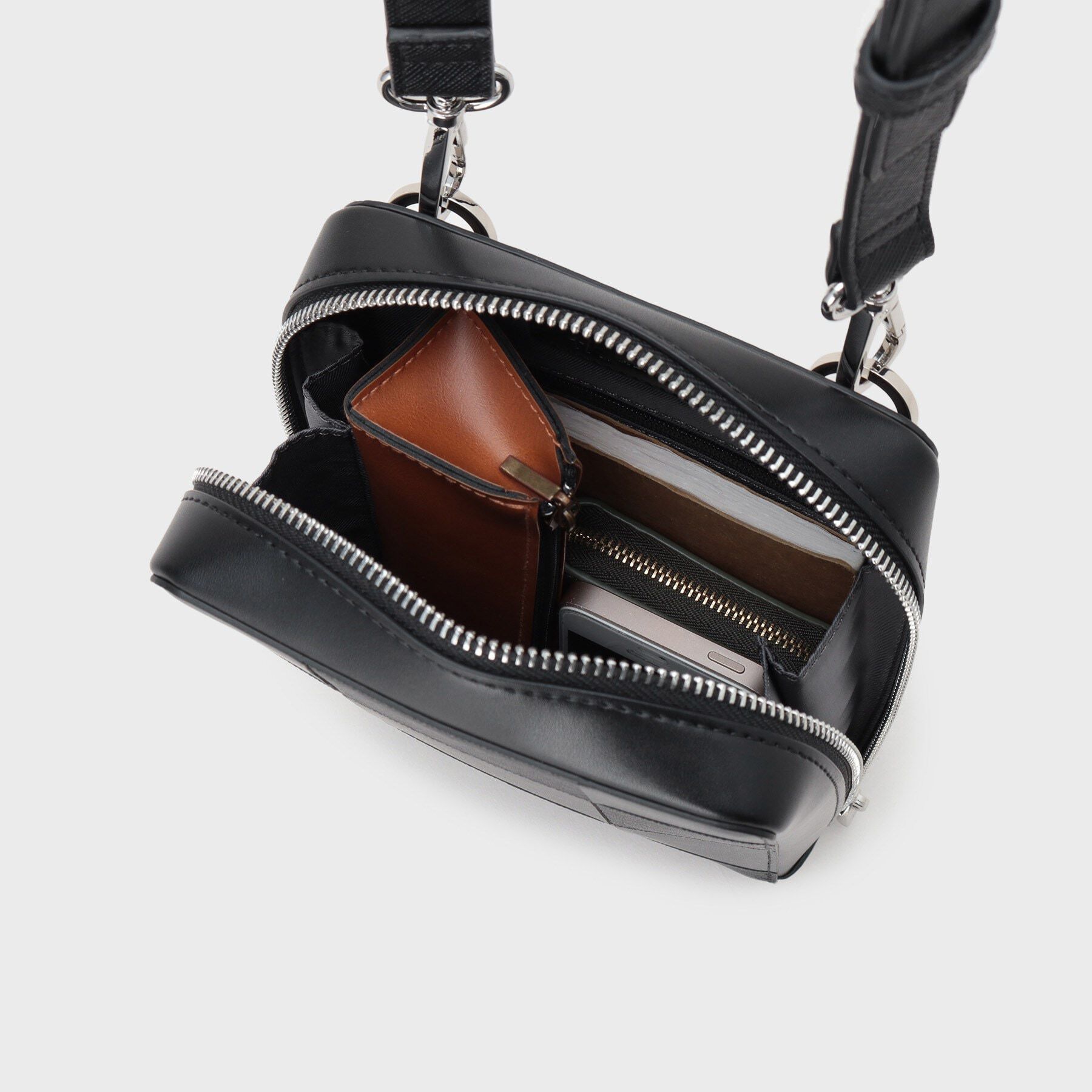 tk.TAKEO KIKUCHI「イントレ縦型ショルダー」|ショルダー・メッセンジャー|