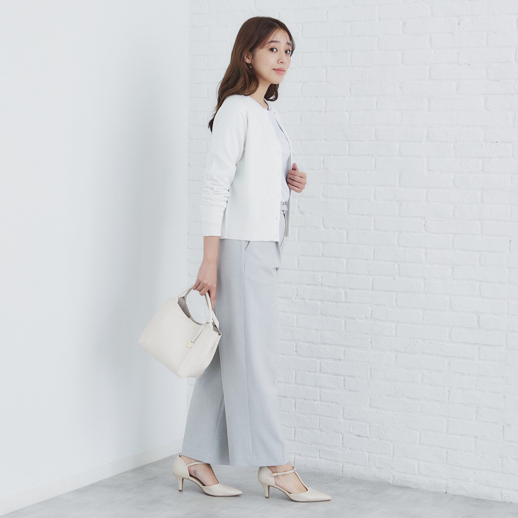 index「≪エマール検証済≫7colorビジュー釦クルーネックカーディガン【洗濯機洗い可】」|カーディガン|