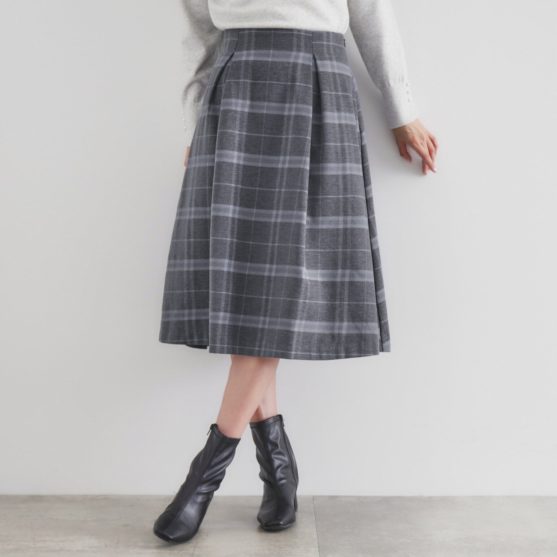 index「タックフレアチェックスカート【洗濯機洗い可】」|スカート|チャコールグレー(2