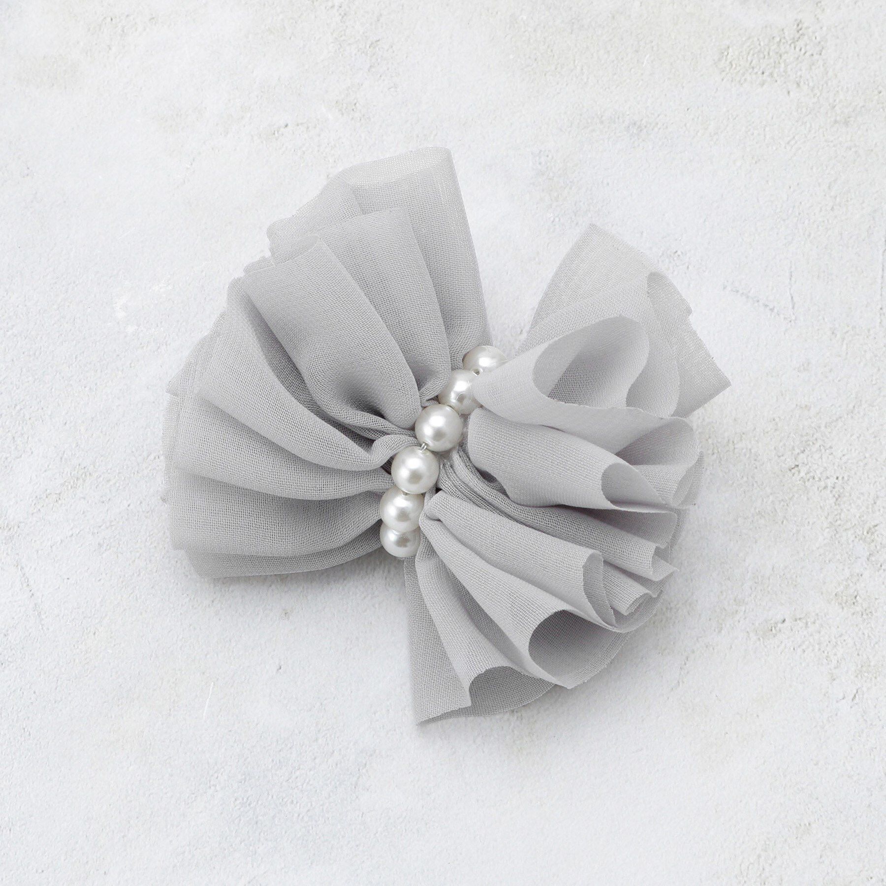 OPAQUE.CLIP「シフォン&times;フェイクパール リボン型コサージュ」|ブローチ・コサージュ|