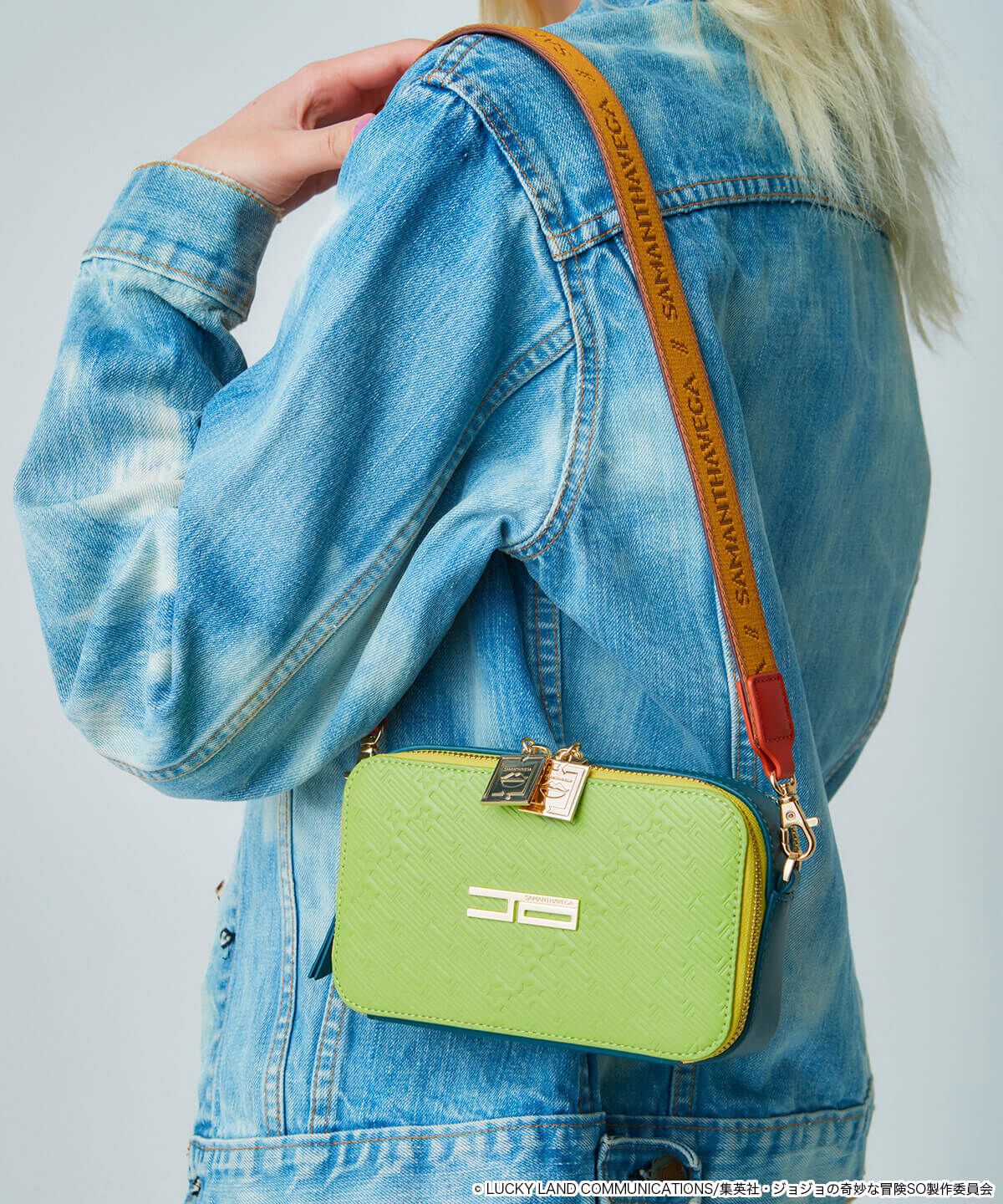 Samantha Vega「｢ｼﾞｮｼﾞｮの奇妙な冒険 ｽﾄｰﾝｵｰｼｬﾝ｣ｺﾗﾎﾞｼｮﾙﾀﾞｰ」|ショルダー・メッセンジャー|ｲｴﾛｰｸﾞﾘｰﾝ