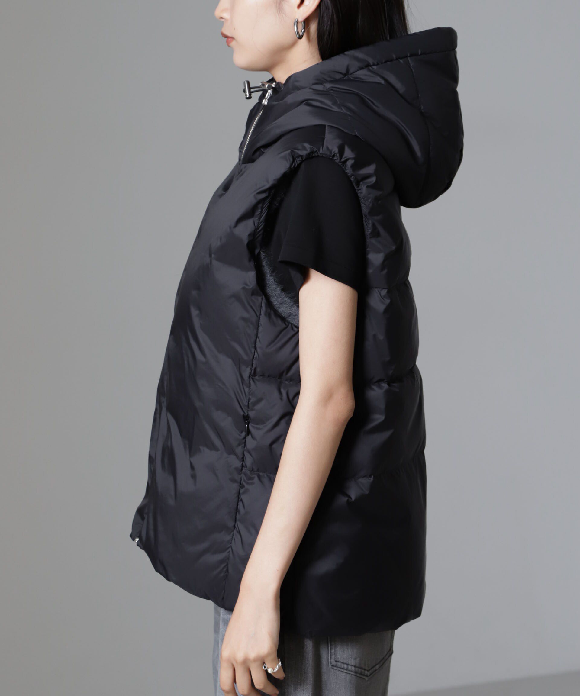 nano･universe「撥水加工ライトダウン フードジップアップベスト」|ダウン|