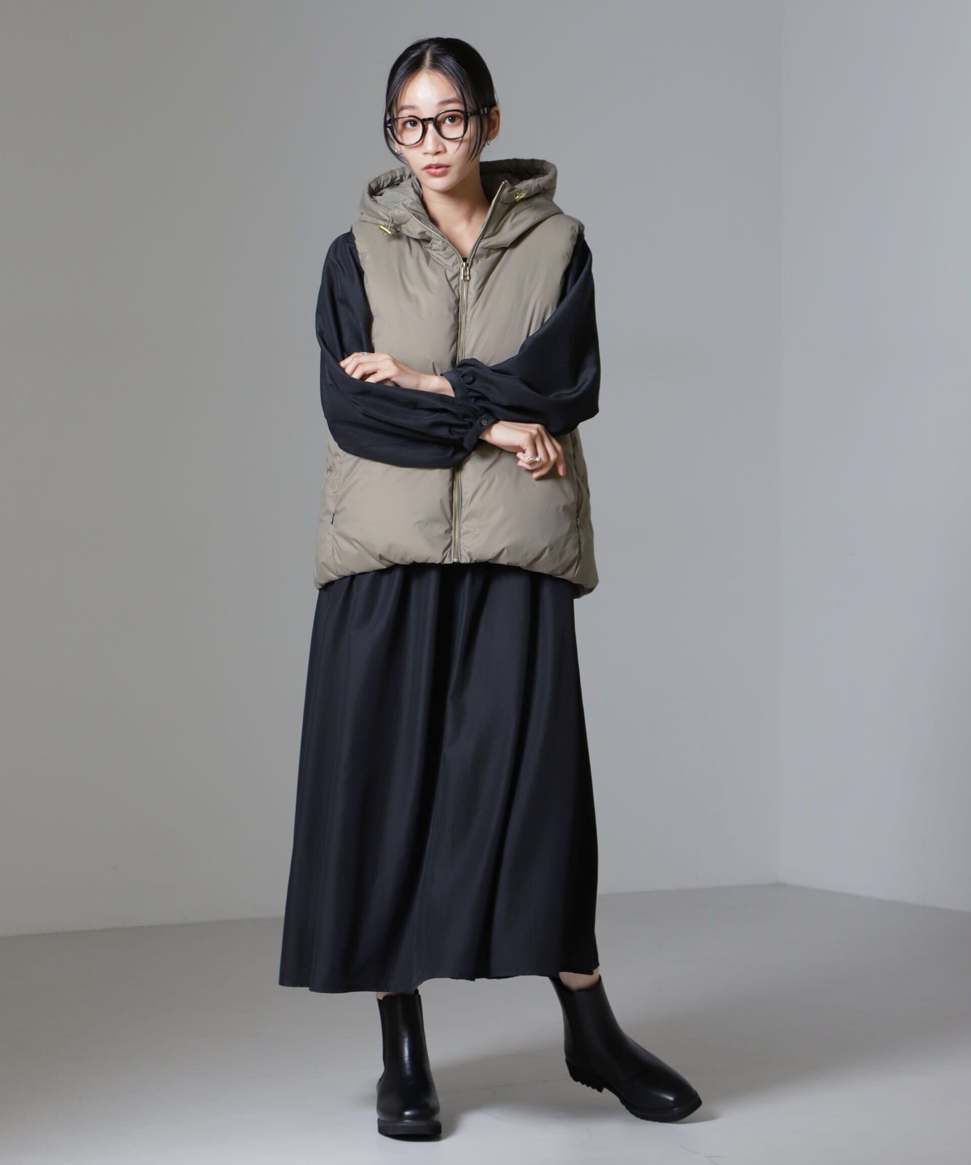 nano･universe「撥水加工ライトダウン フードジップアップベスト」|ダウン|