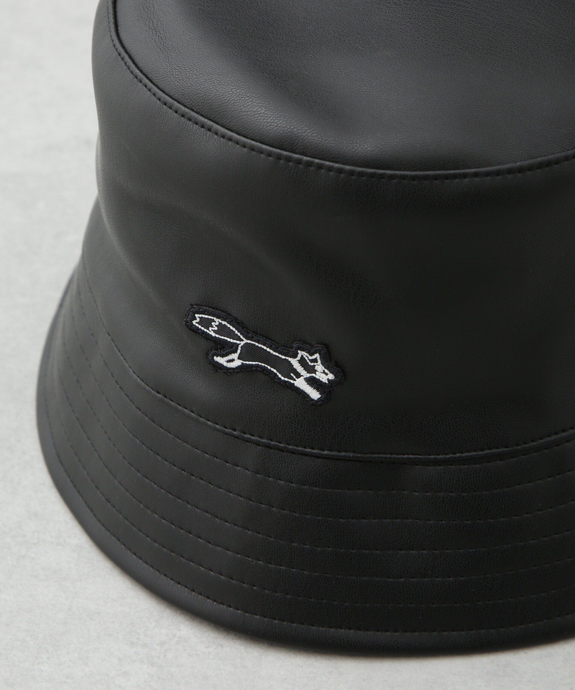 nano･universe「PENNEYS BLACK フェイクレザーバケットハット」|キャップ・キャスケット|