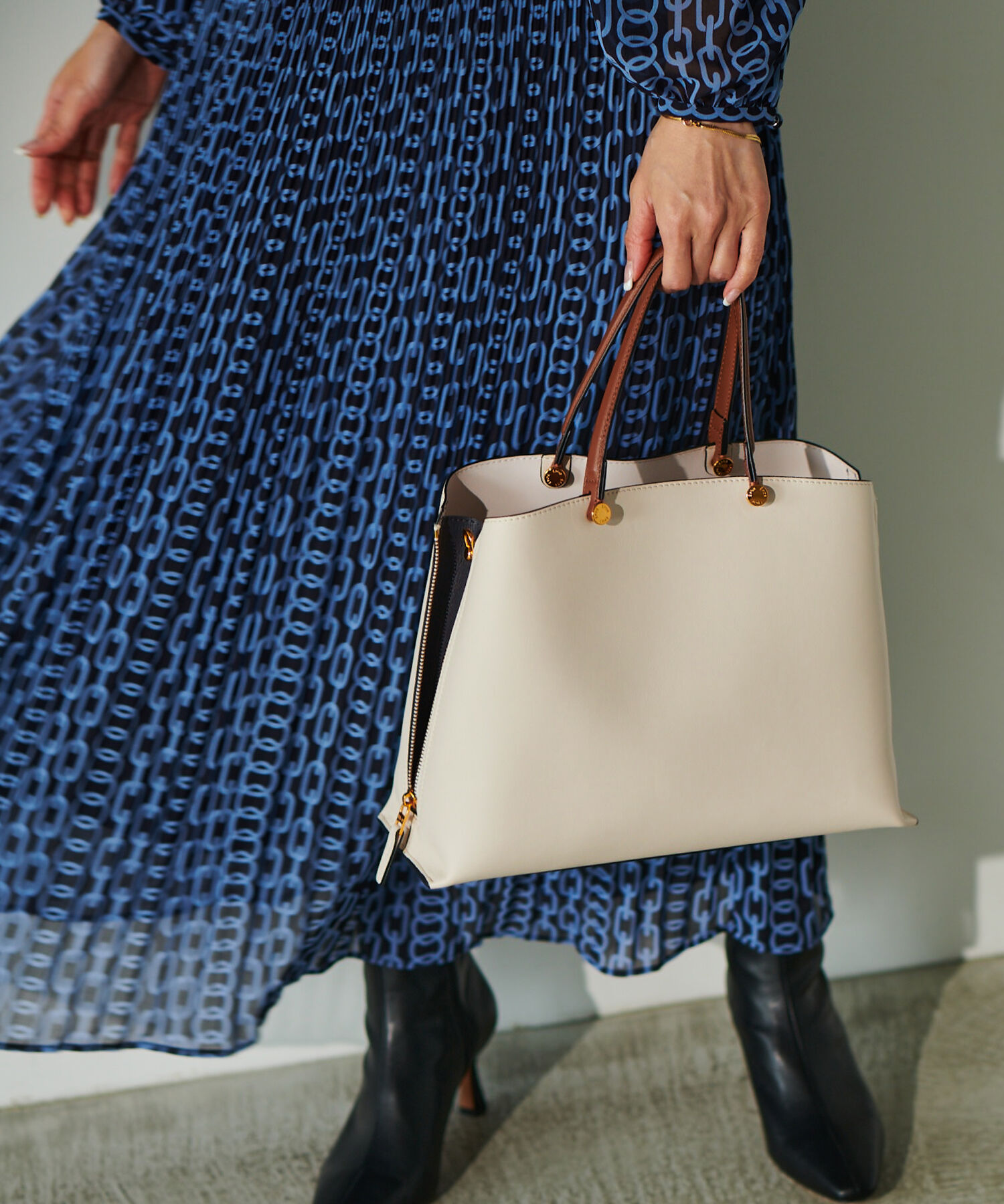 E'POR「【E'POR】Y BAG Medium（サイドジップトートバッグ）/一部WEB限定」|ハンドバッグ|ホワイト系(14)