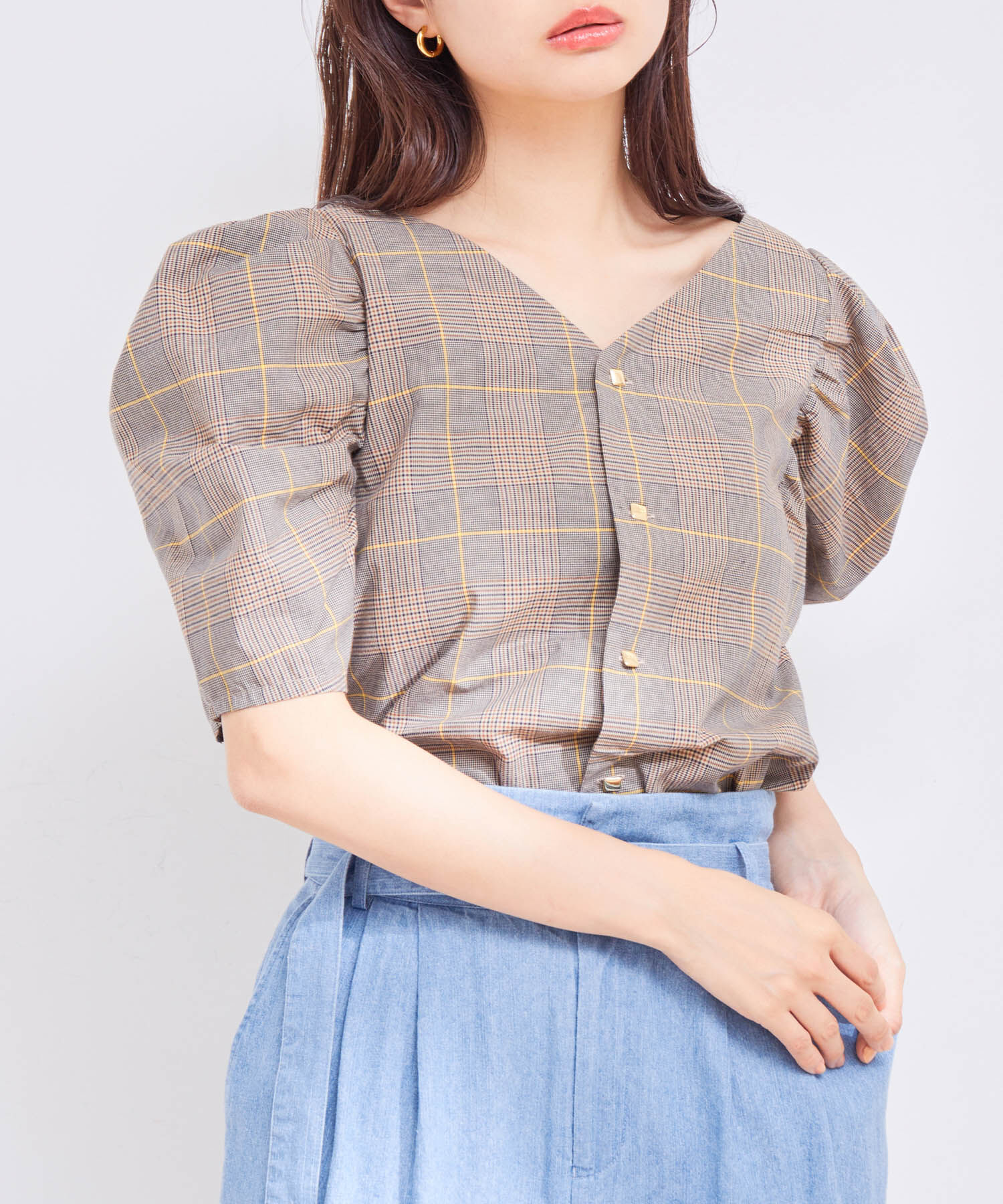 vis-a-vis「【WEB限定】Vネックバック釦ボリュームスリーブブラウス」|シャツ・ブラウス|ダークブラウン系(21)