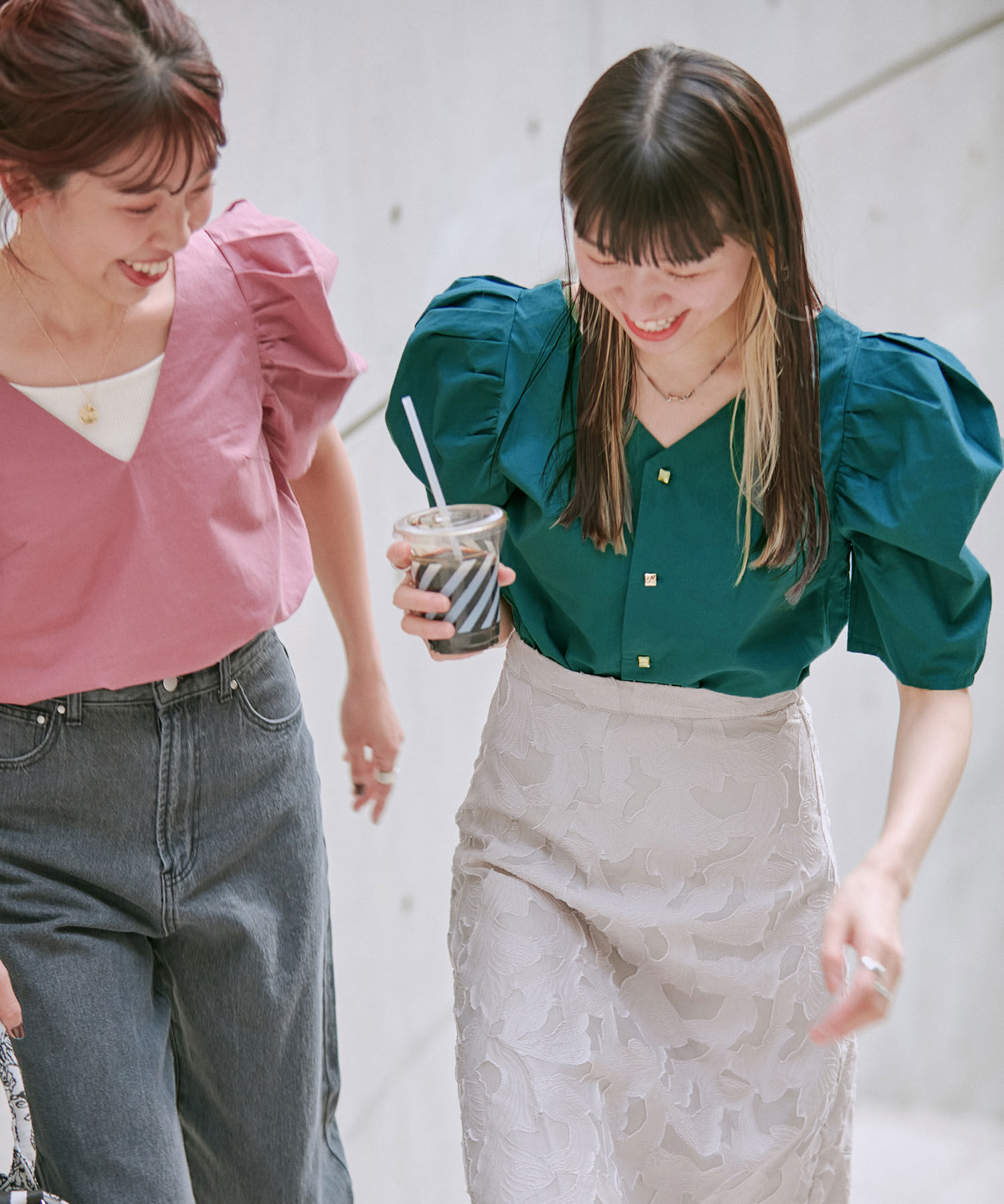 vis-a-vis「【WEB限定】Vネックバック釦ボリュームスリーブブラウス」|シャツ・ブラウス|