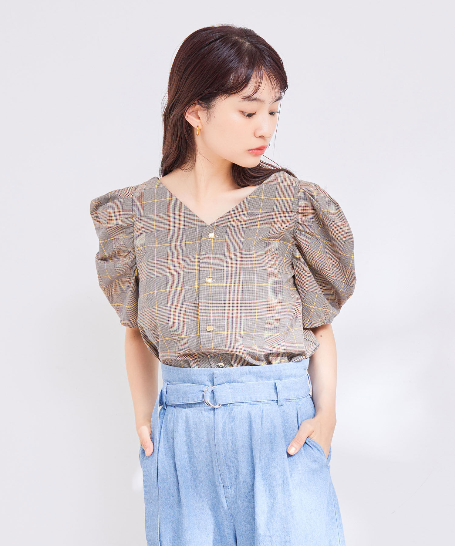 vis-a-vis「【WEB限定】Vネックバック釦ボリュームスリーブブラウス」|シャツ・ブラウス|