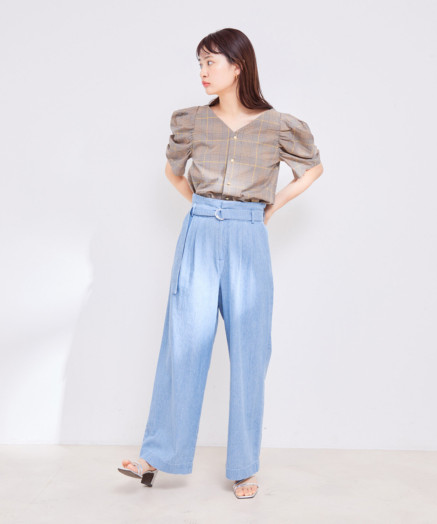 vis-a-vis「【WEB限定】Vネックバック釦ボリュームスリーブブラウス」|シャツ・ブラウス|