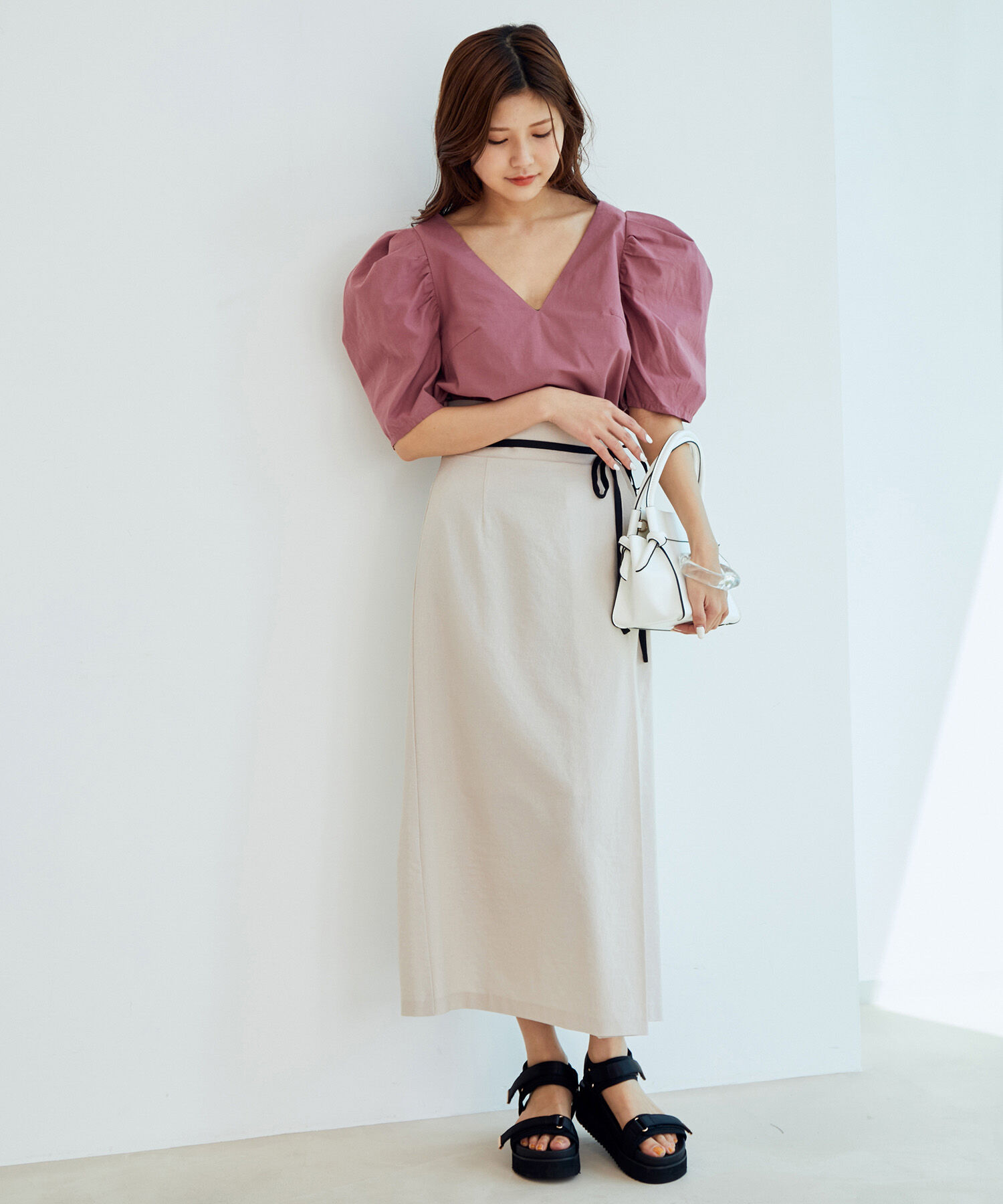 vis-a-vis「【WEB限定】Vネックバック釦ボリュームスリーブブラウス」|シャツ・ブラウス|