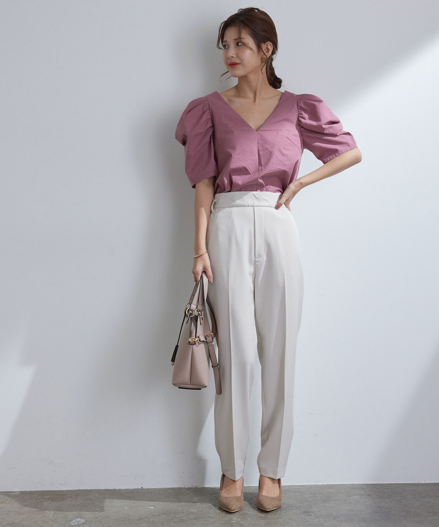 vis-a-vis「【WEB限定】Vネックバック釦ボリュームスリーブブラウス」|シャツ・ブラウス|