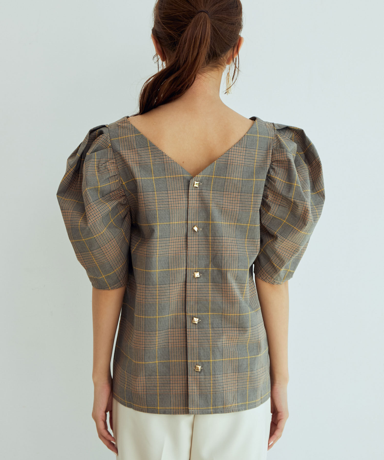 vis-a-vis「【WEB限定】Vネックバック釦ボリュームスリーブブラウス」|シャツ・ブラウス|