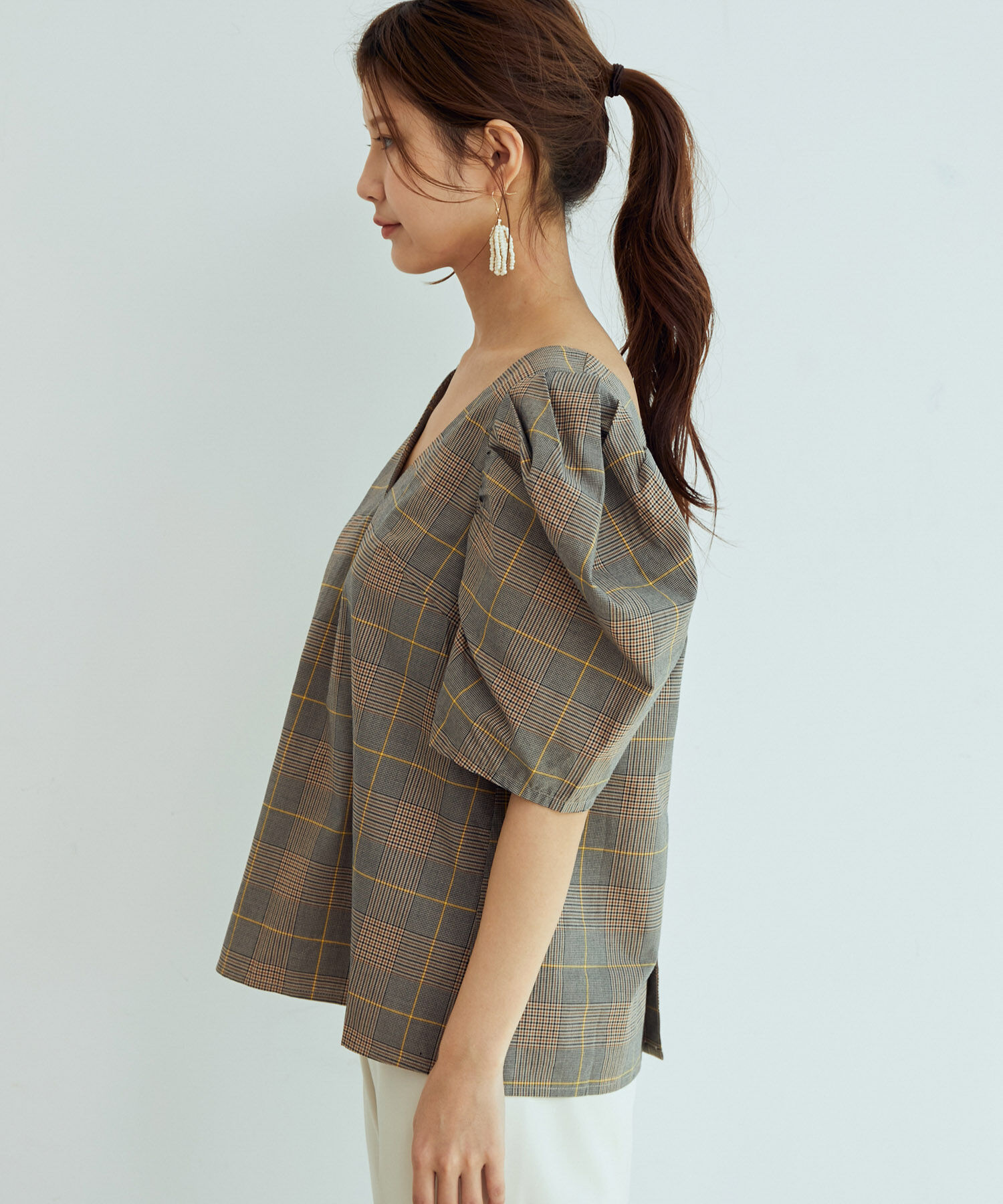 vis-a-vis「【WEB限定】Vネックバック釦ボリュームスリーブブラウス」|シャツ・ブラウス|