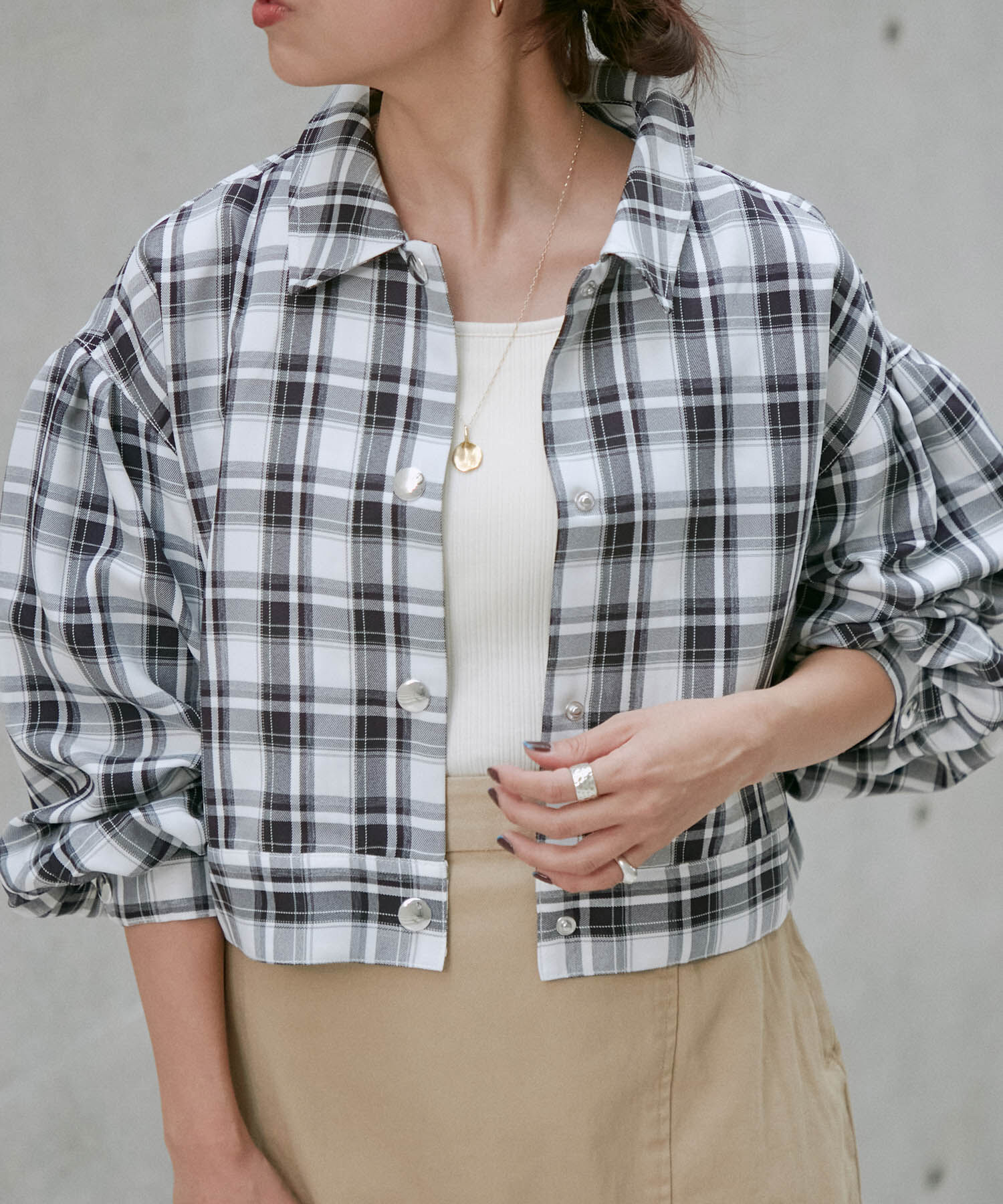 vis-a-vis「【一部店舗限定】チェック柄ショート丈ボリュームスリーブブルゾン【セットアップ対応】」|ブルゾン・スタジャン|