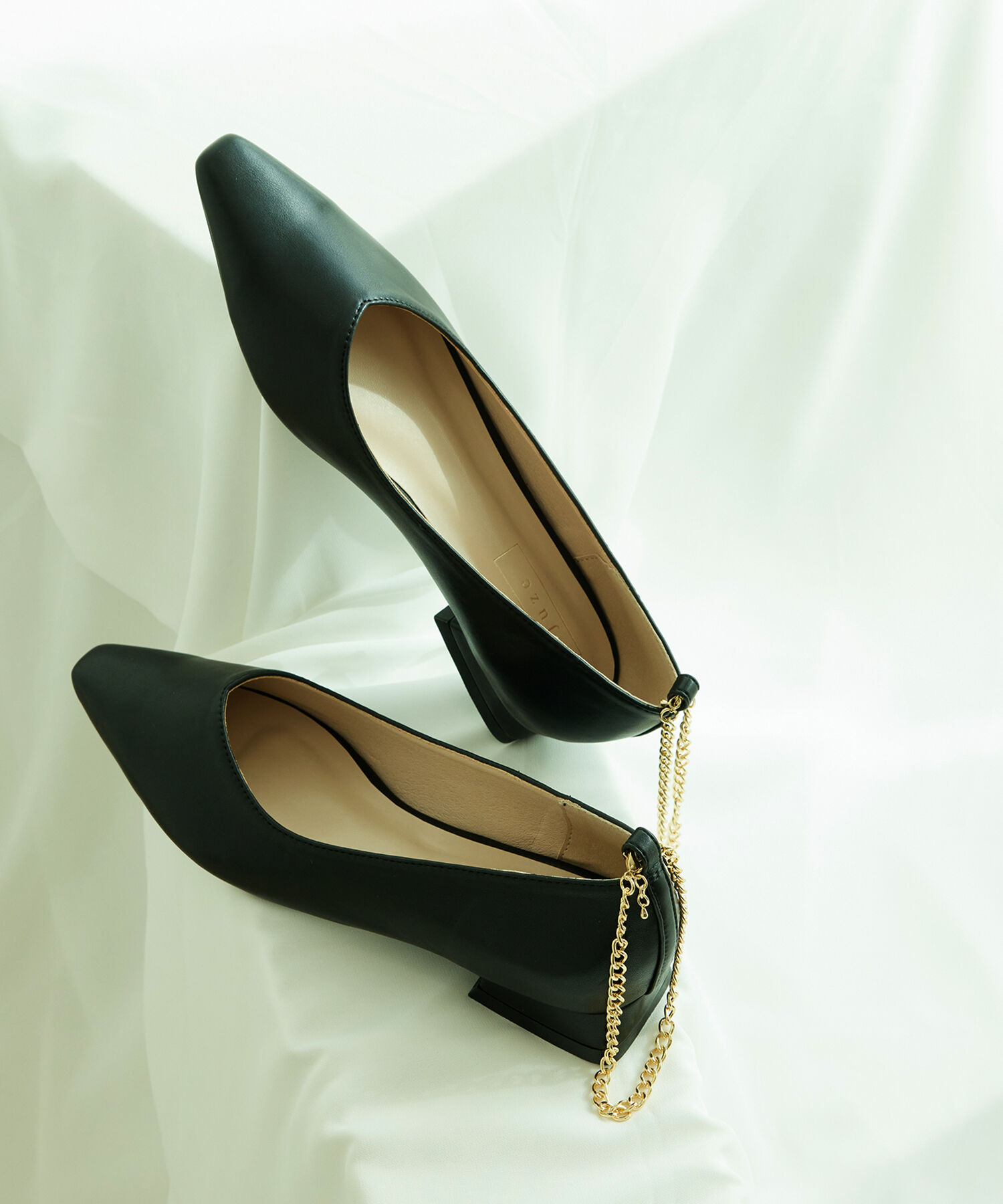 Juze「アンクルチェーンストラップパンプス」|パンプス|ブラック(01)