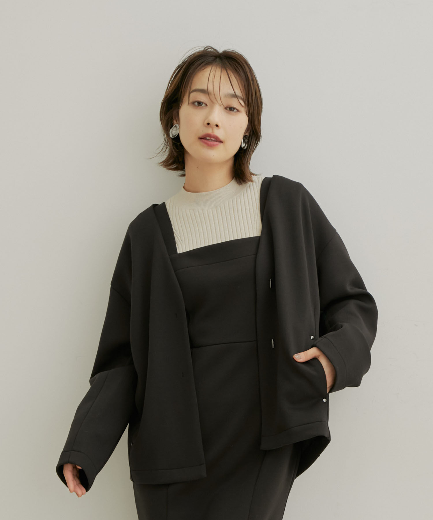 VIS「【スフレタッチシリーズ】【洗える】Vネックコクーンジャケット」|ノーカラージャケット|ブラック(01)