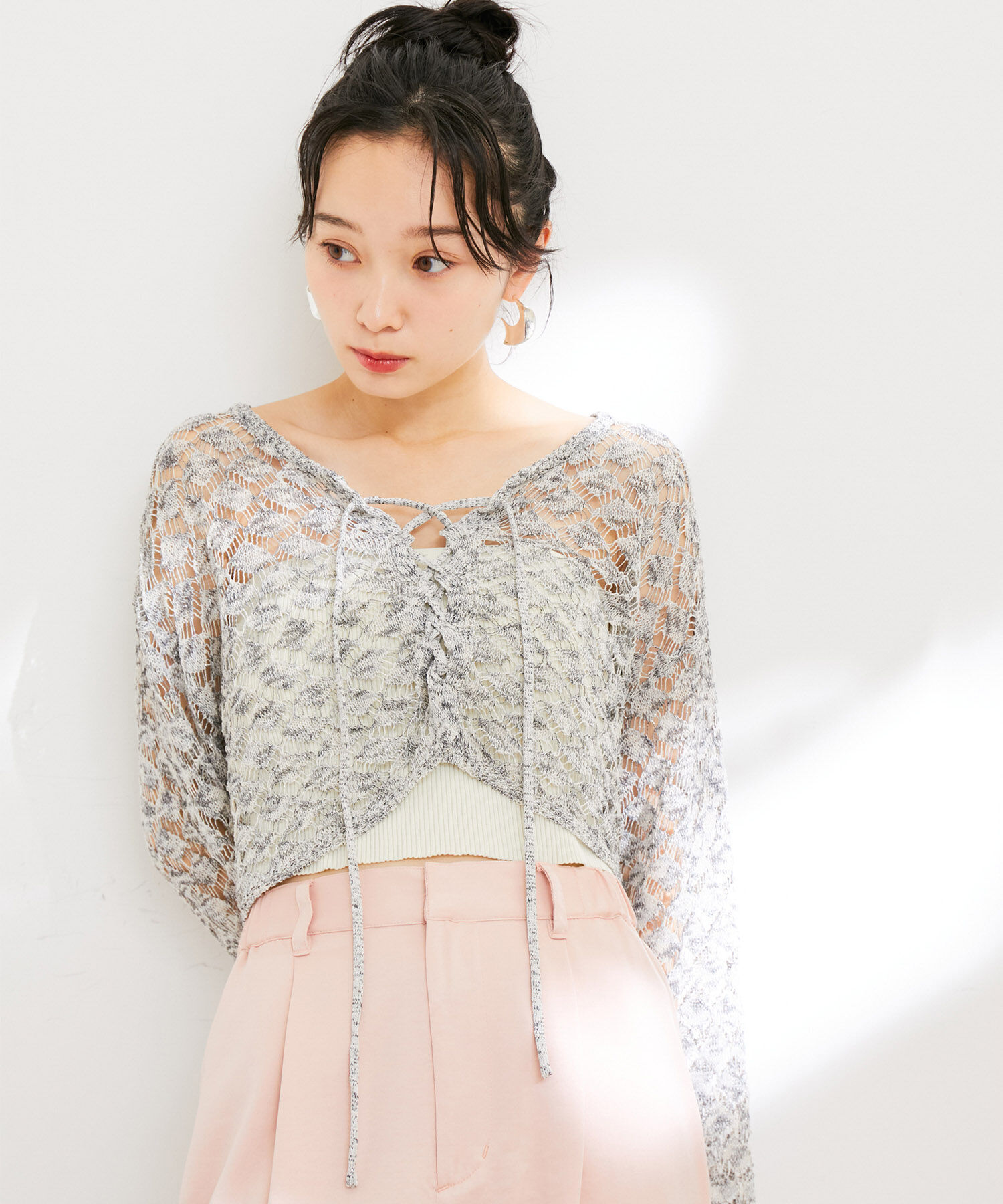 VIS「【前後2WAY】リネン混レースアップ透かしラメカーディガン」|カーディガン|