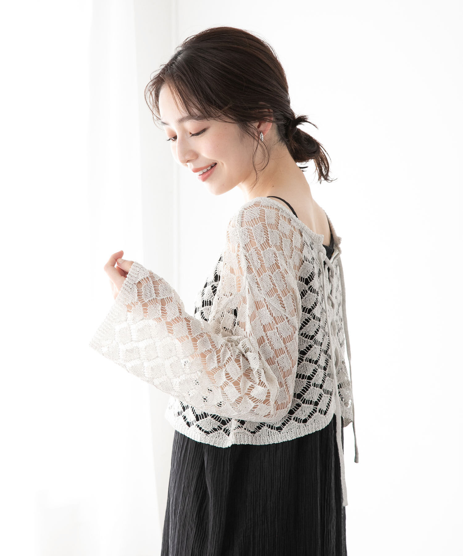 VIS「【前後2WAY】リネン混レースアップ透かしラメカーディガン」|カーディガン|