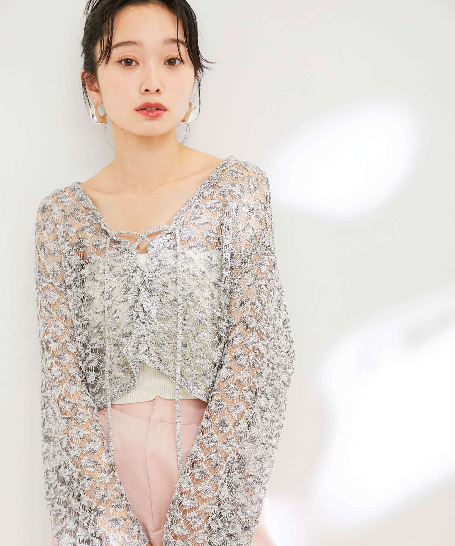 VIS「【前後2WAY】リネン混レースアップ透かしラメカーディガン」|カーディガン|