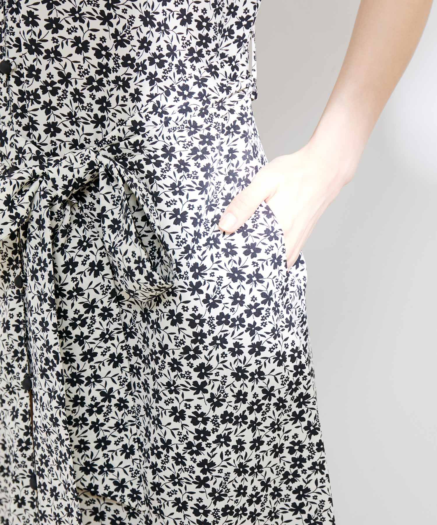 VIS「【洗える】【前後2WAY】花柄＆無地袖フリルワンピース」|ワンピース|