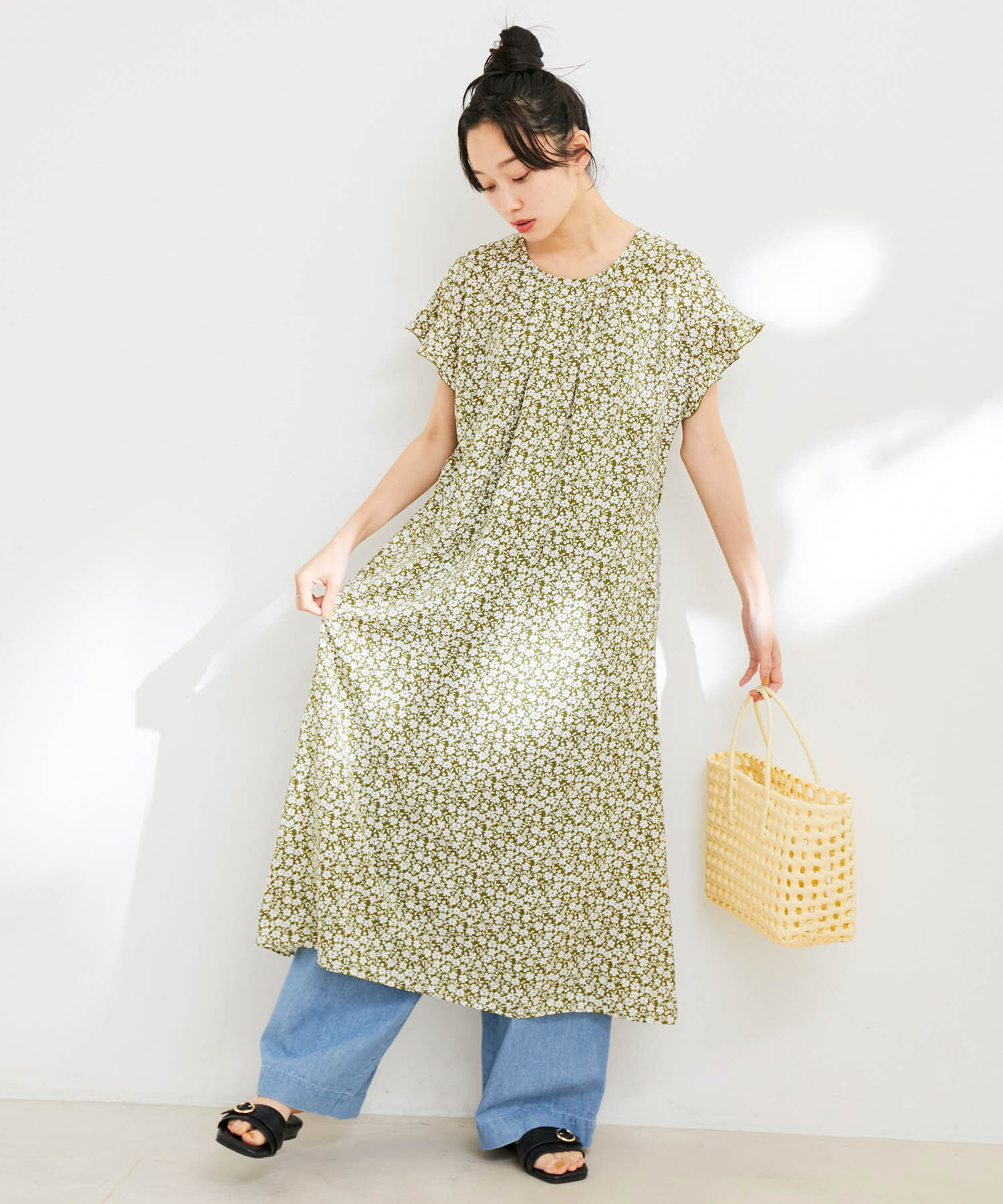 VIS「【洗える】【前後2WAY】花柄＆無地袖フリルワンピース」|ワンピース|