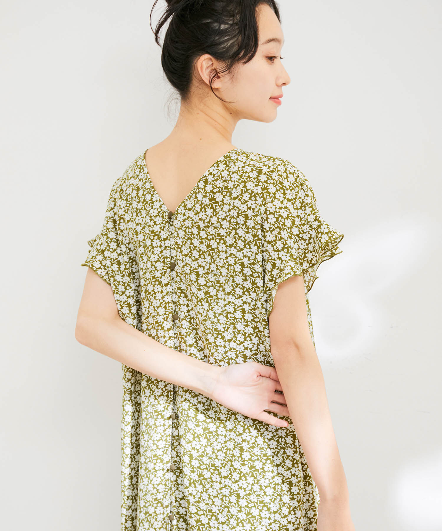 VIS「【洗える】【前後2WAY】花柄＆無地袖フリルワンピース」|ワンピース|