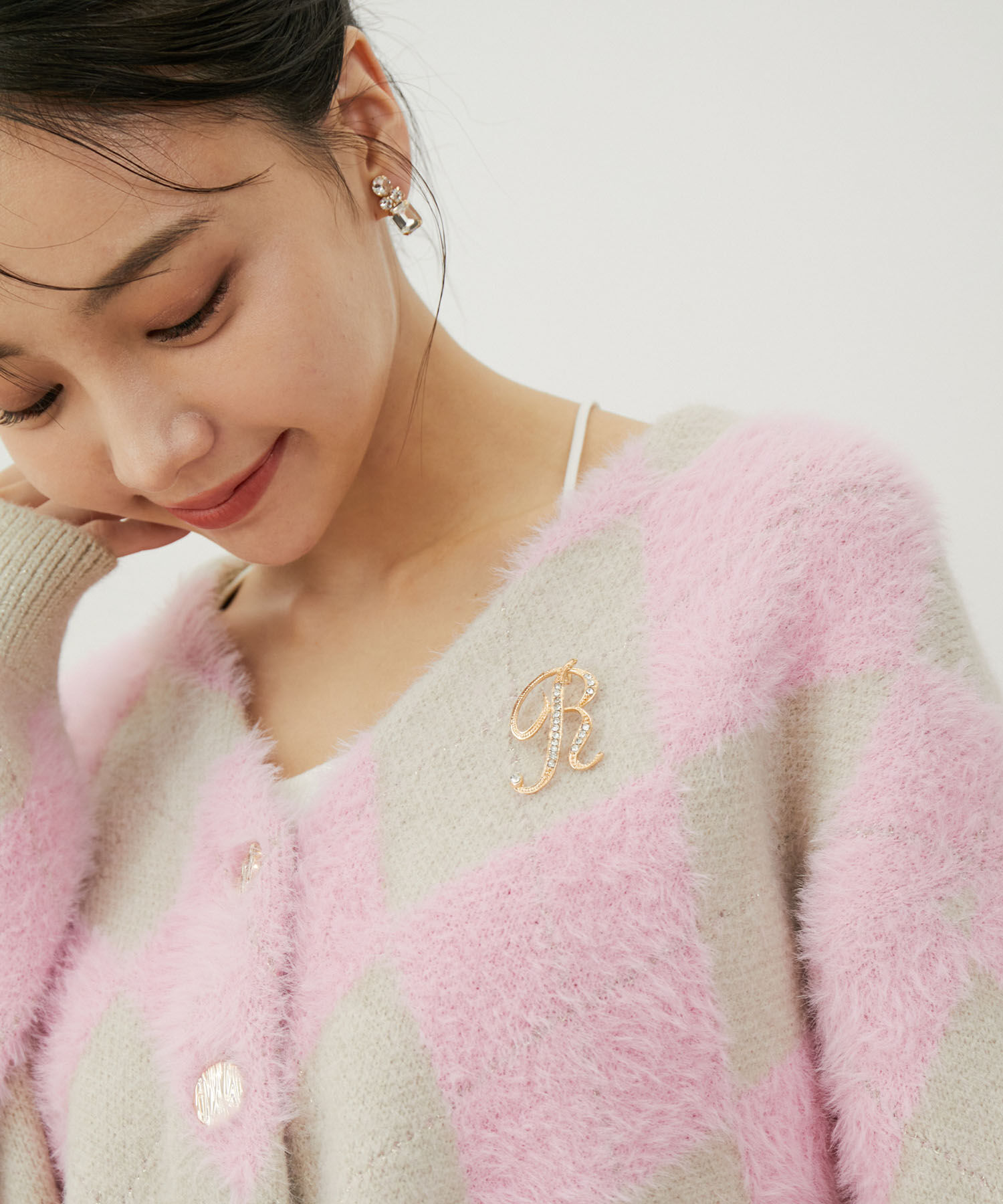 VIS「ビジューイニシャルブローチ」|ブローチ・コサージュ|ゴールド系(92)