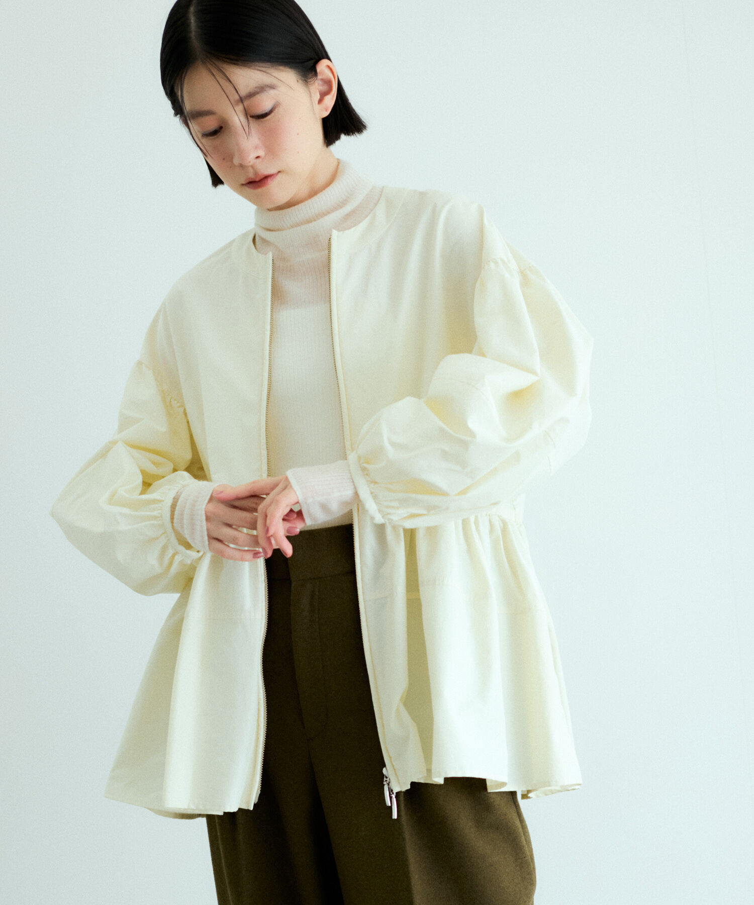 ADAM ET ROPE'「【再入荷・新色追加・サステナブル】ペプラムジップブラウス」|シャツ・ブラウス|キナリ(16)