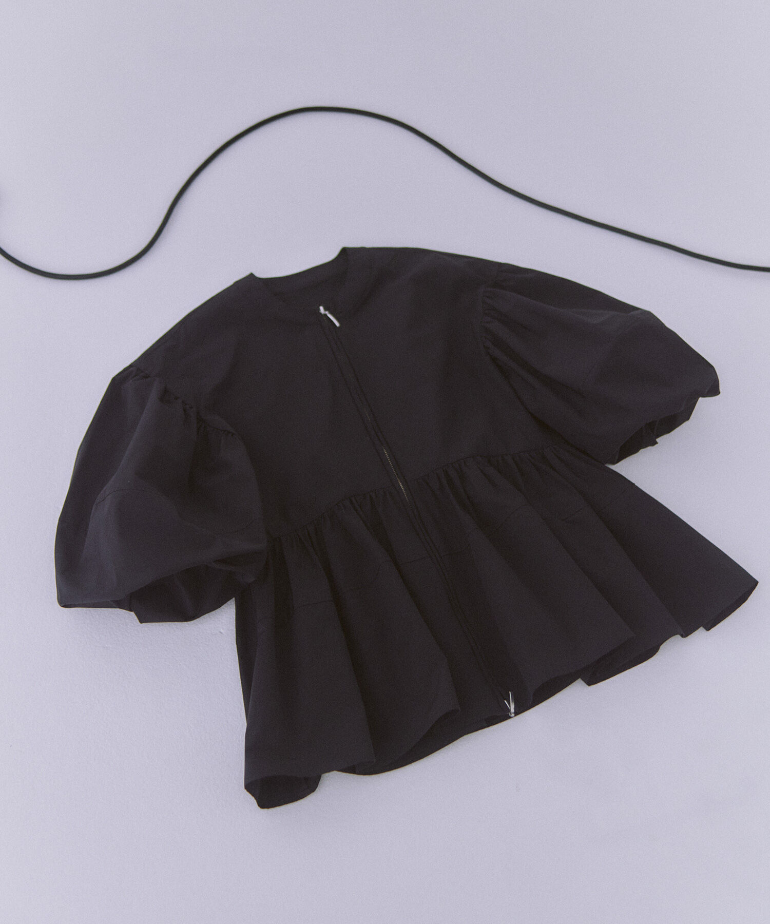 ADAM ET ROPE'「【再入荷・新色追加・サステナブル】ペプラムジップブラウス」|シャツ・ブラウス|