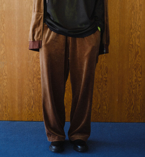  「【WHIMSIC/2サイズ/SETUP対応】ベロアルーズフィットイージーパンツ」|チノ|ブラウン