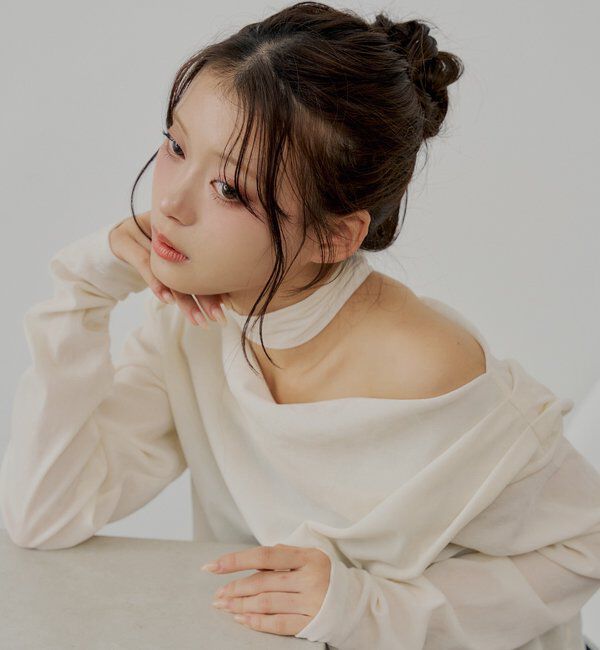  「【SALON by Chico】タイ付きベロアワンショルギャザートップス」|Tシャツ・カットソー|