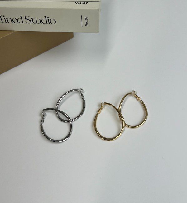  「〈GOLDY/ゴールディ〉カービーフープイヤリング」|リング|