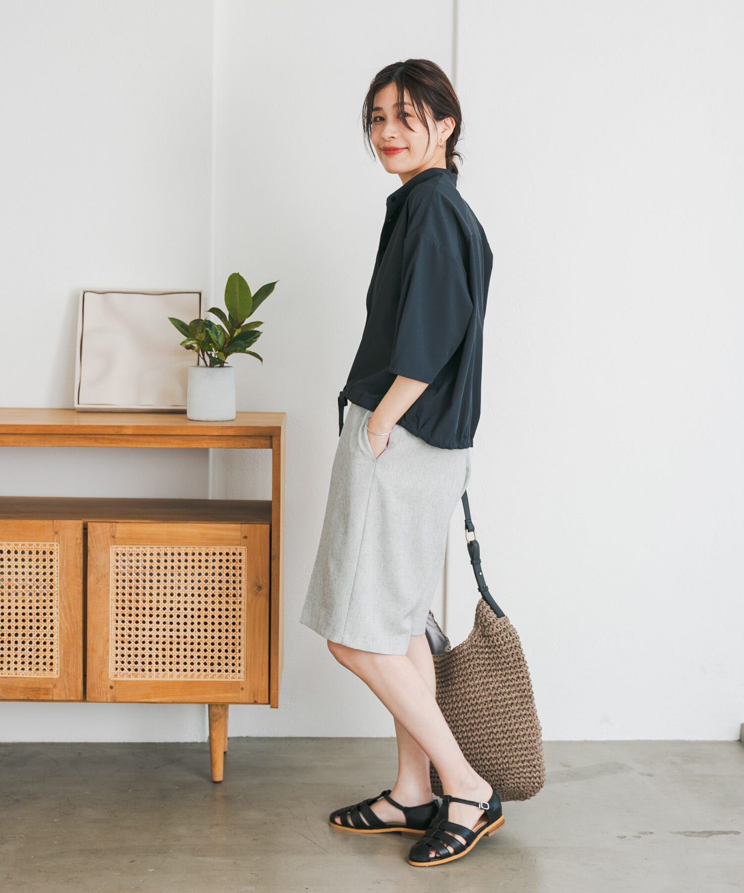 URBAN RESEARCH DOORS「『仁村紗和さん着用』『UR TECH』サマシェアドロストブラウス」|シャツ・ブラウス|