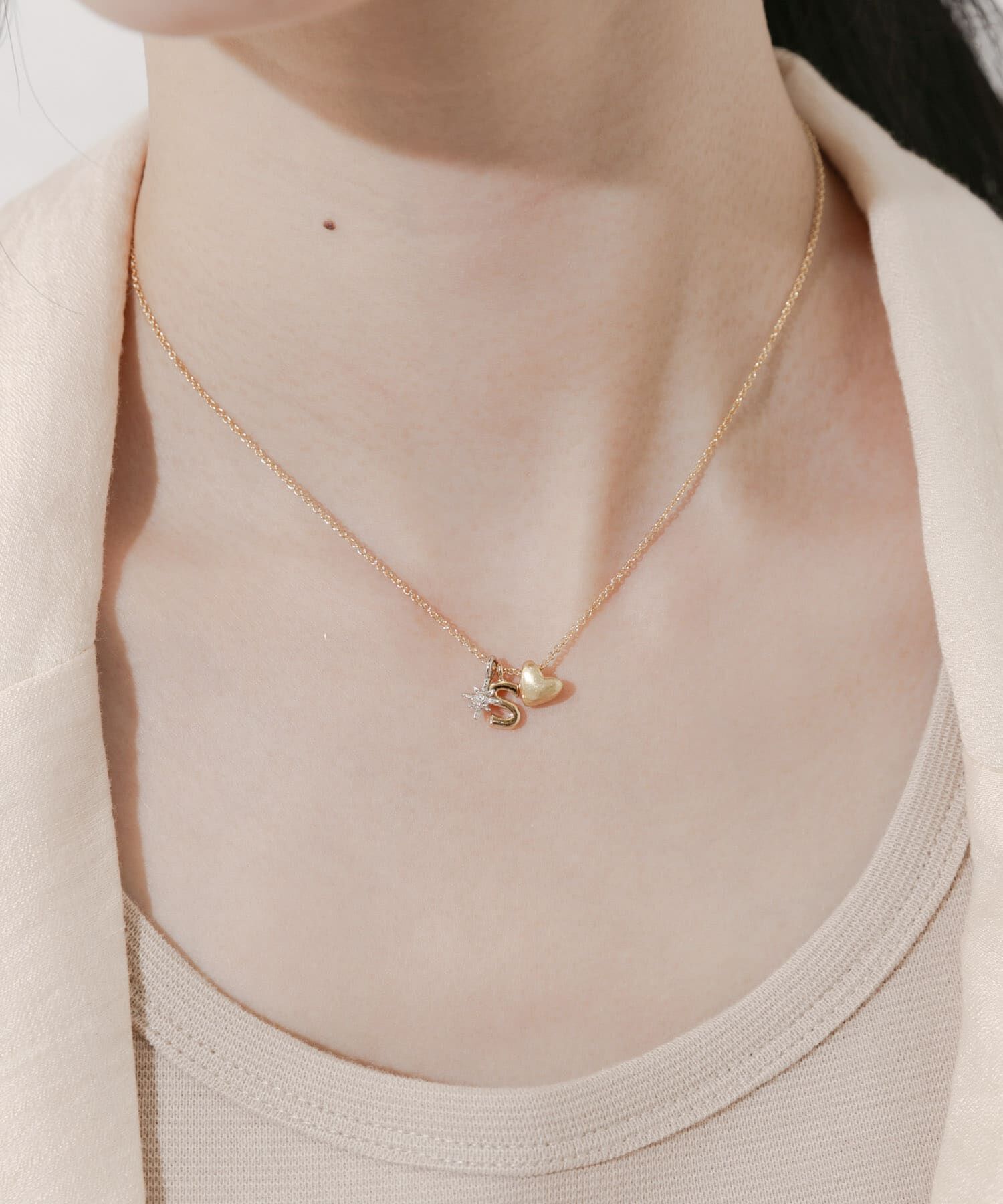 SMELLY「イニシャルチャームネックレス」|ネックレス|