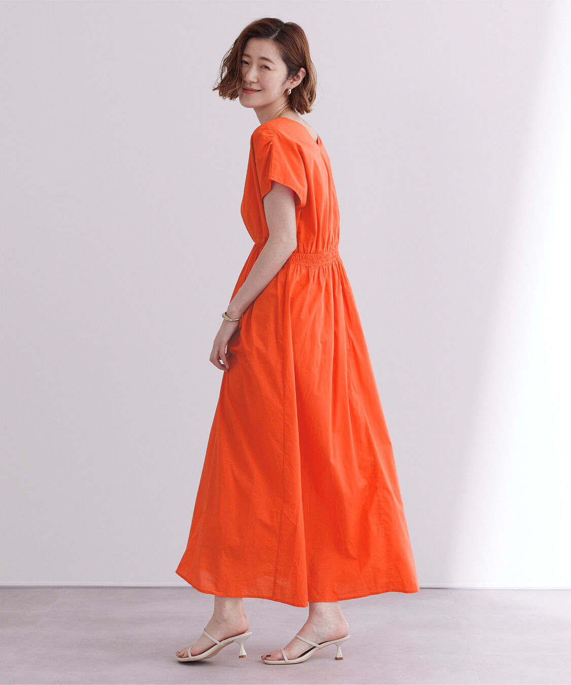 ur's「コットンVネックフレンチスリーブワンピース」|ワンピース|オレンジ