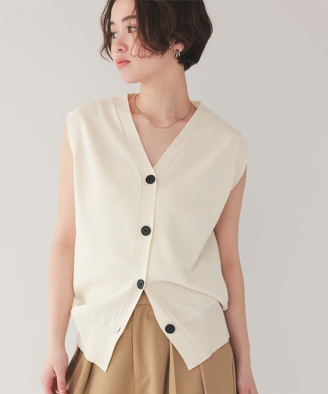 titivate「ベーシックフロント釦ニットベスト」|ニット・セーター|オフホワイト