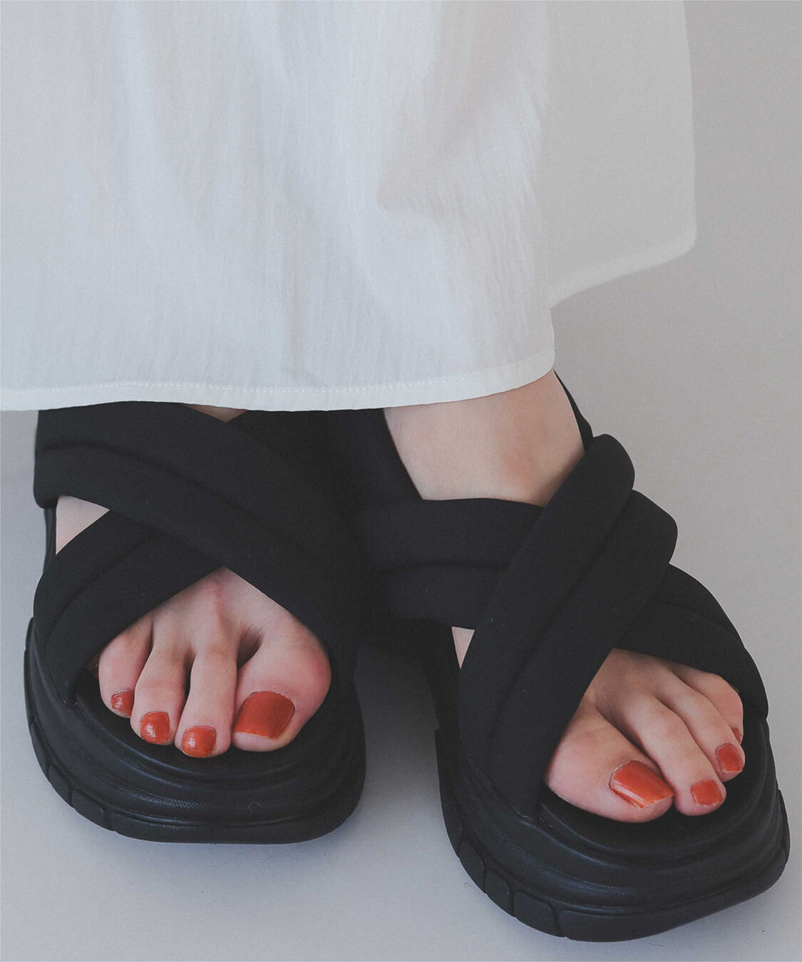 titivate「クロスパデットサンダル」|サンダル|