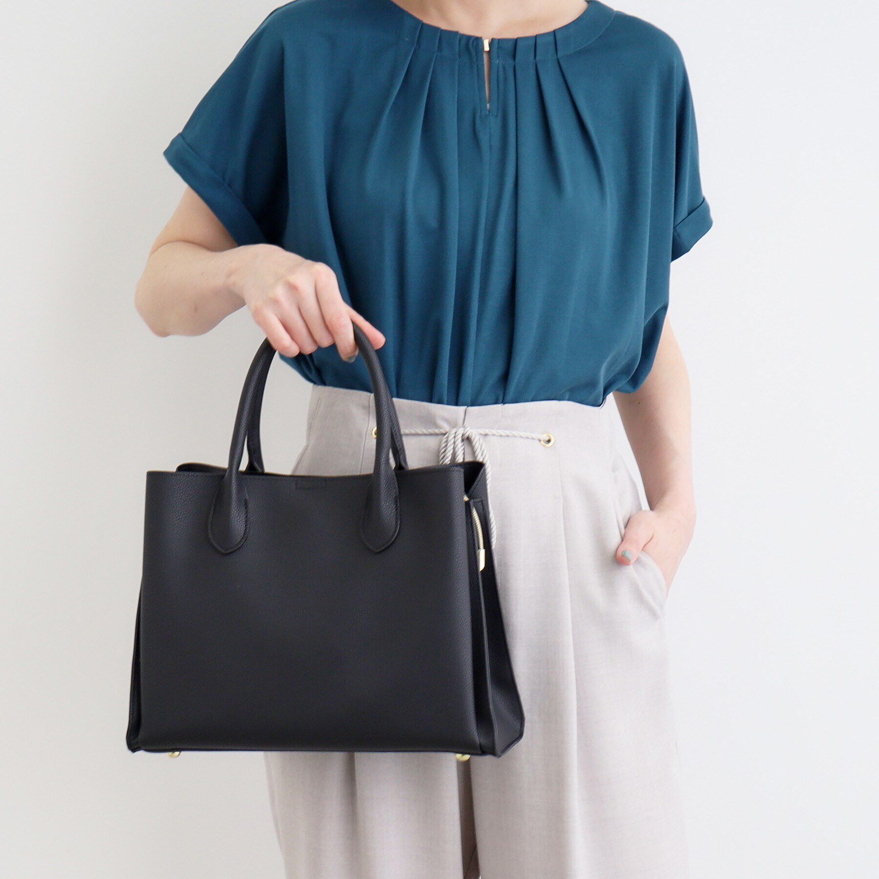 grove「雑誌掲載【人間工学】中仕切り2WAYトート」|トートバッグ|