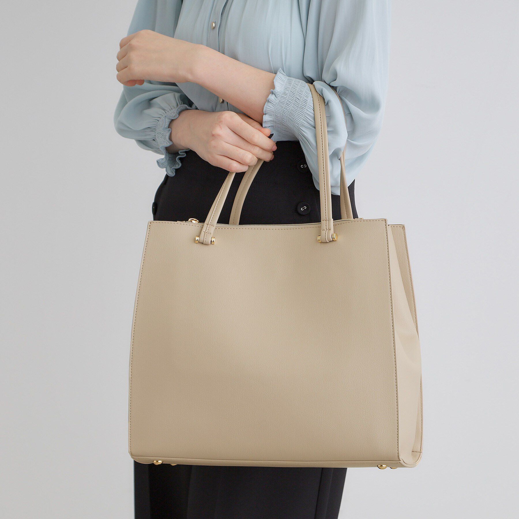 grove「【人間工学・A4】メタルバー変形トート」|トートバッグ|ライトグレー(011