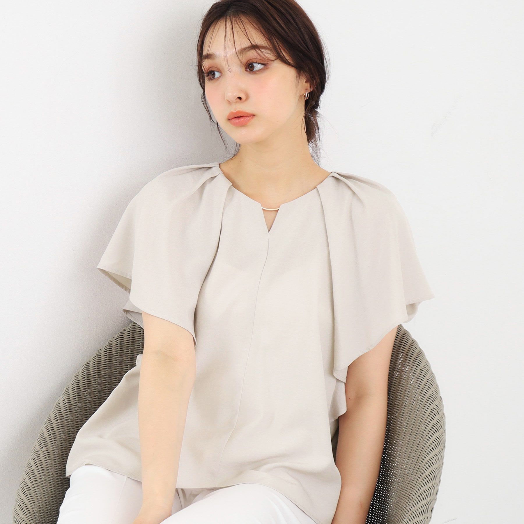 index「タックフレアスリーブブラウス【洗濯機洗い可/吸水速乾/防シワ/抗ピル】」|シャツ・ブラウス|グレージュ(850)