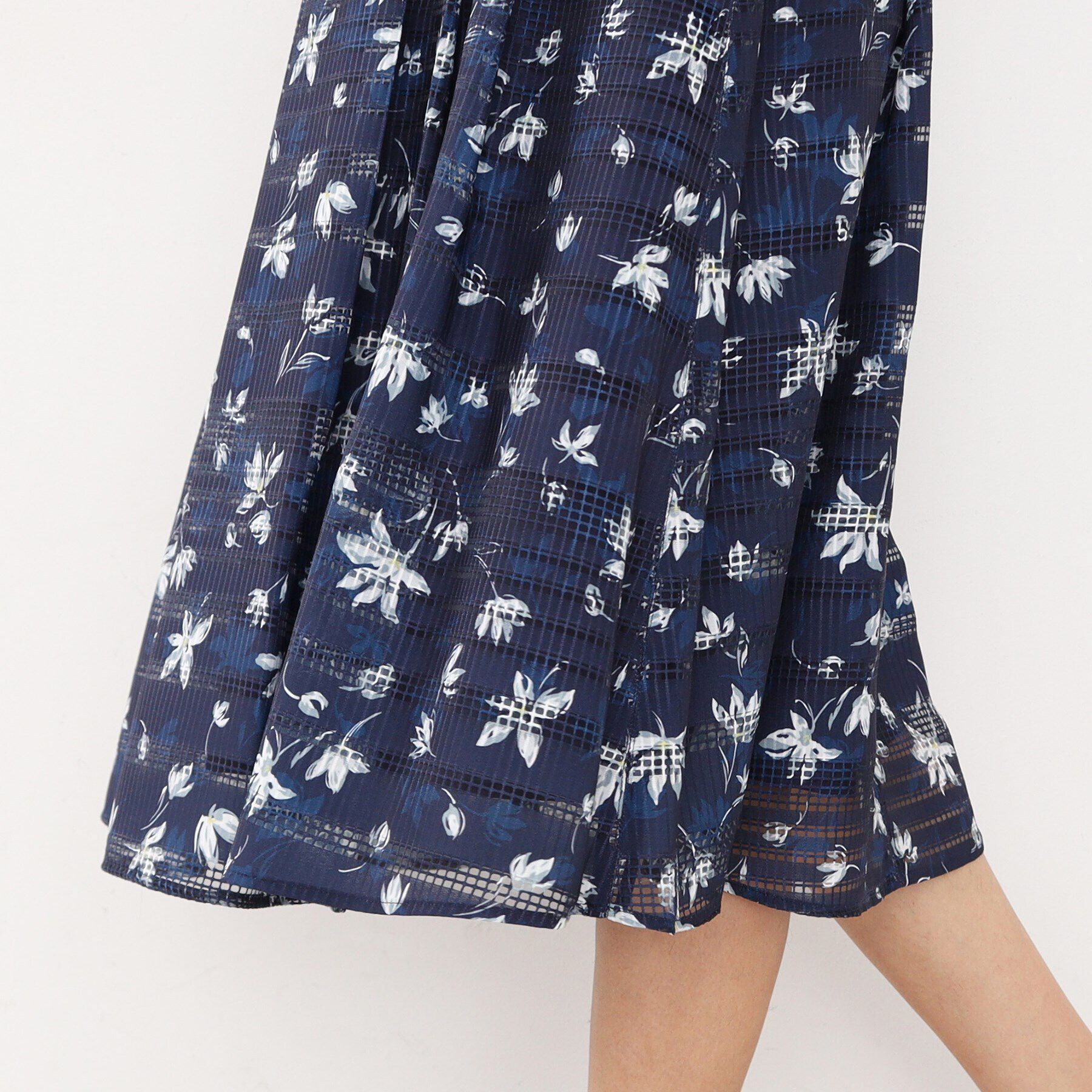 index「フラワータックフレアスカート【洗濯機洗い可/防シワ】」|スカート|