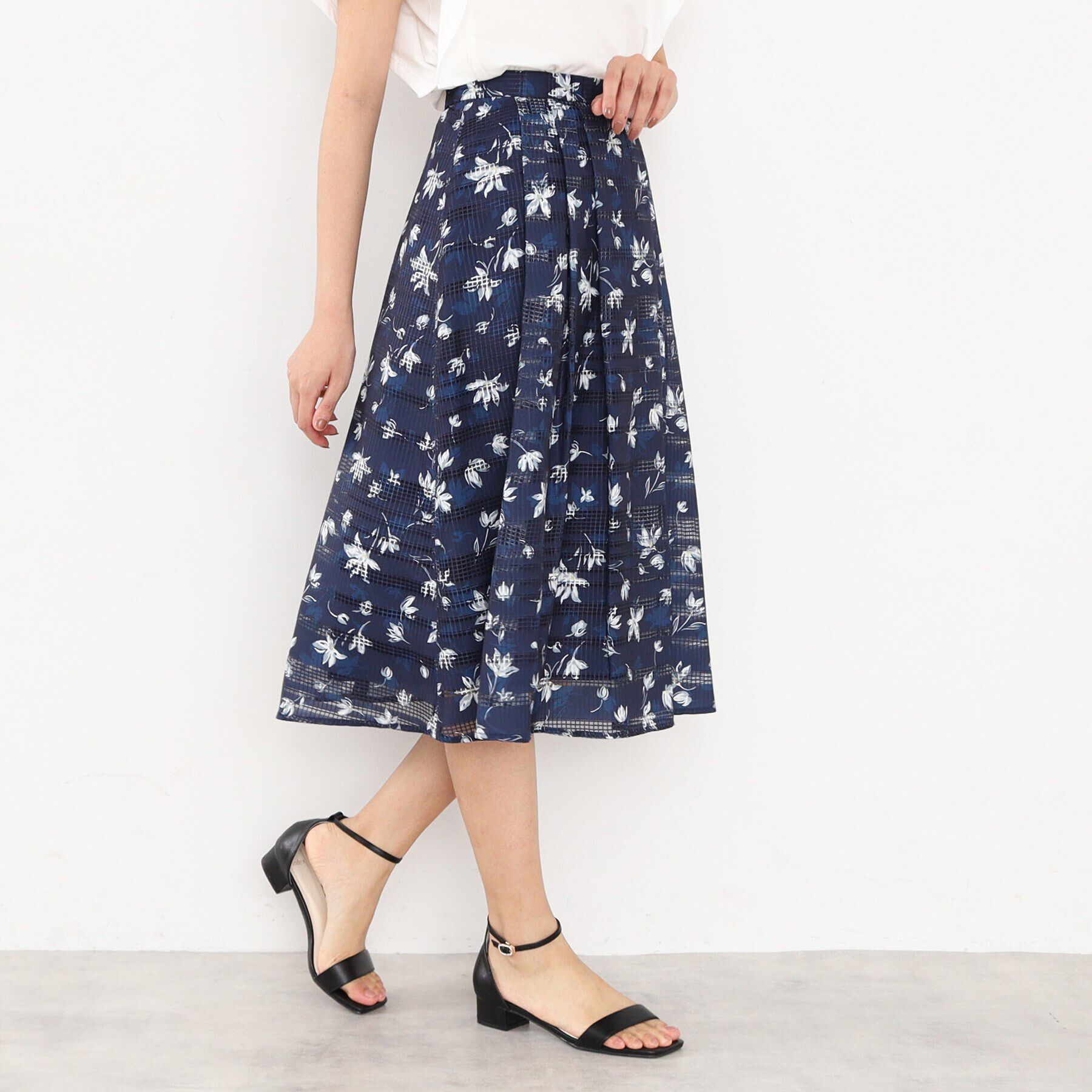 index「フラワータックフレアスカート【洗濯機洗い可/防シワ】」|スカート|