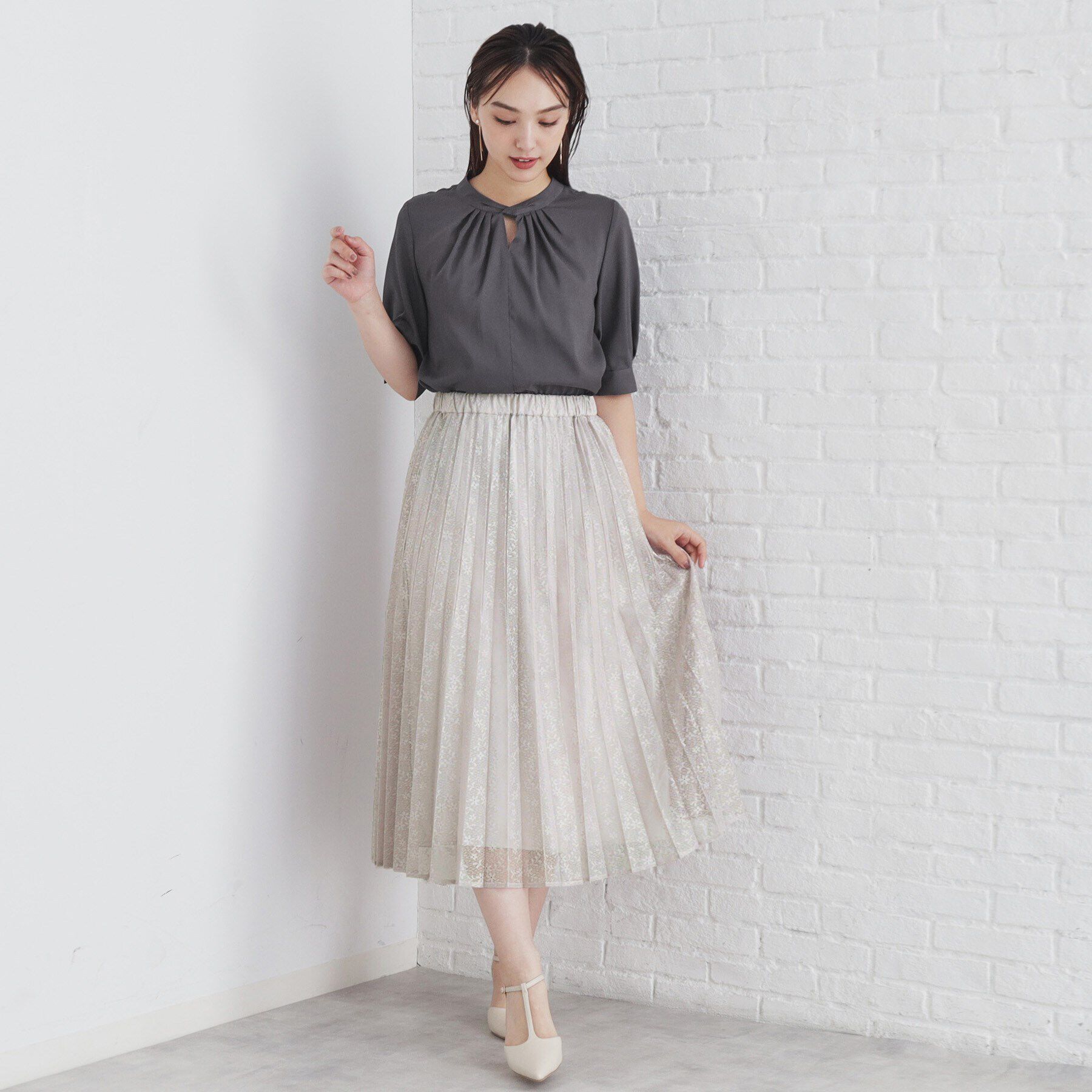 index「ツイストスリットネックブラウス【洗濯機洗い可】」|シャツ・ブラウス|