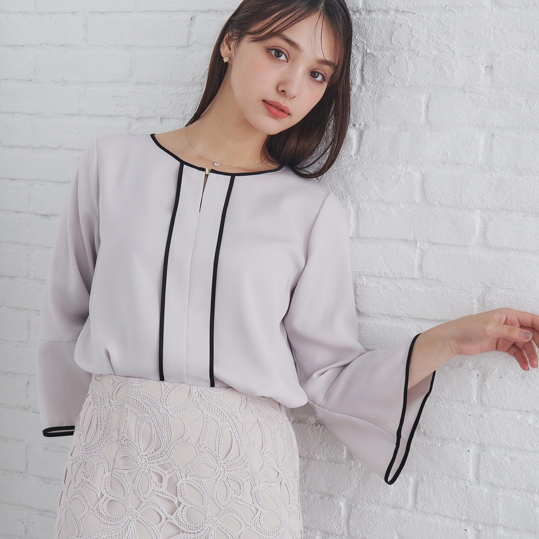 index「バイカラーフレアスリーブブラウス【洗濯機洗い可】」|シャツ・ブラウス|グレージュ(550)